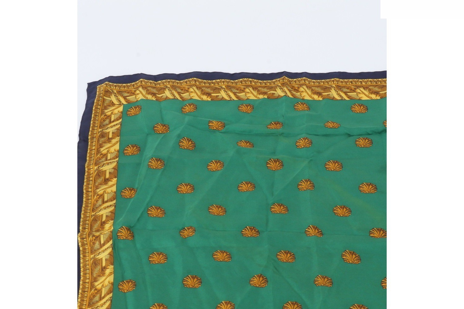 Other lines: Small items, accessories, scarves — view 3