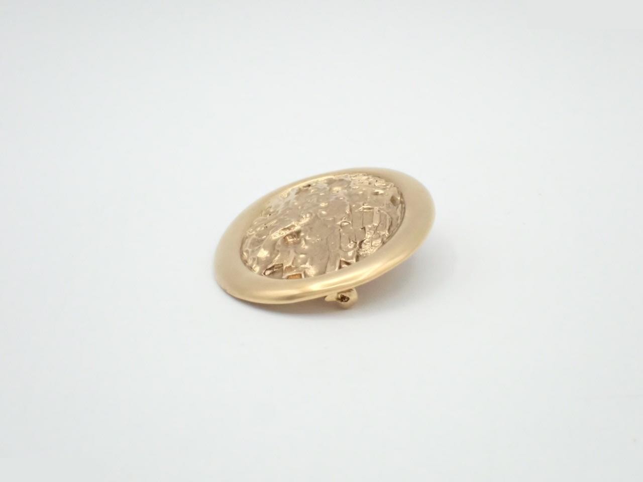 brooch — view 3
