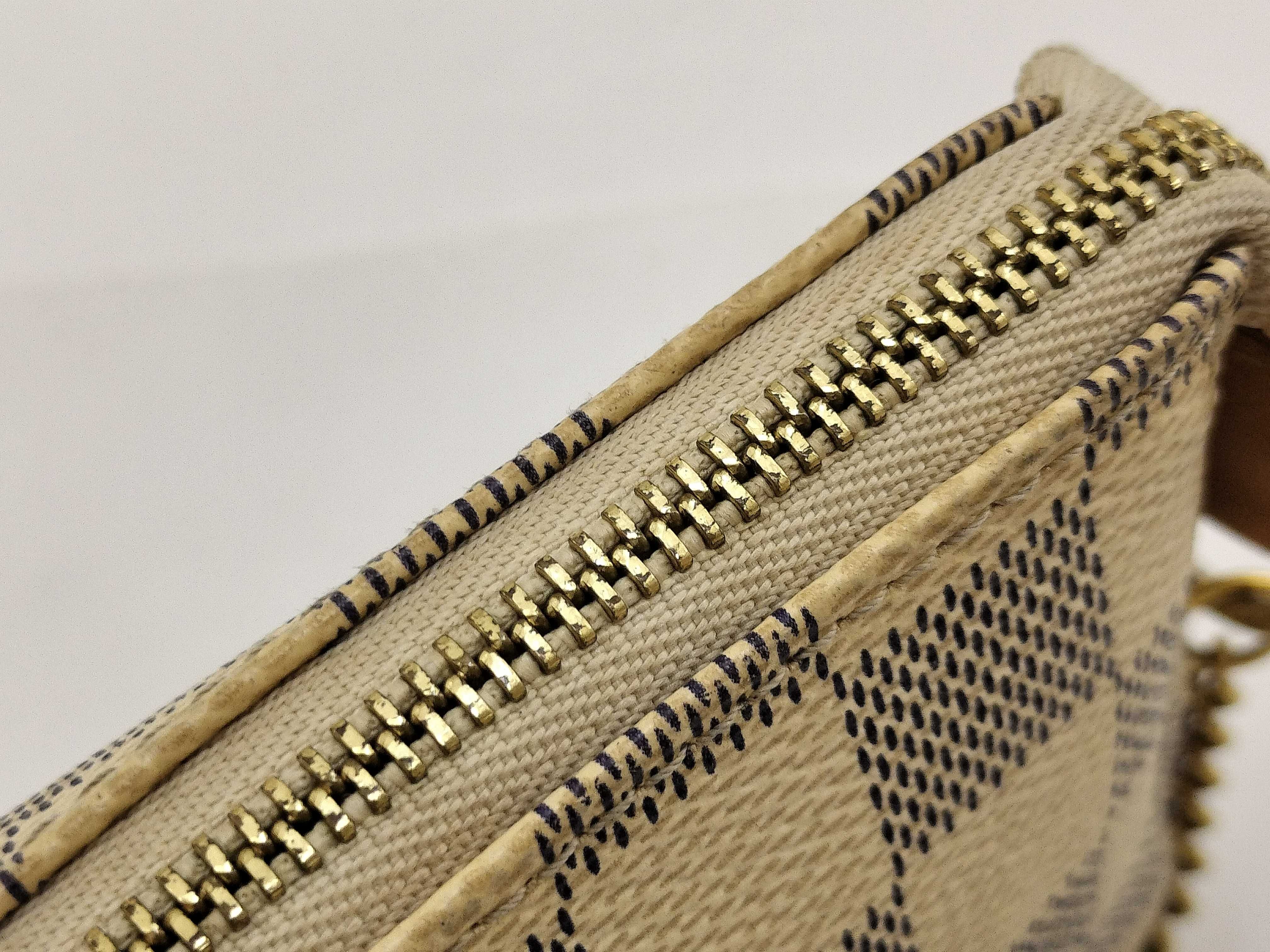 Damier Azur Vuitton Mini Accessoires Damier Pouch — view 8