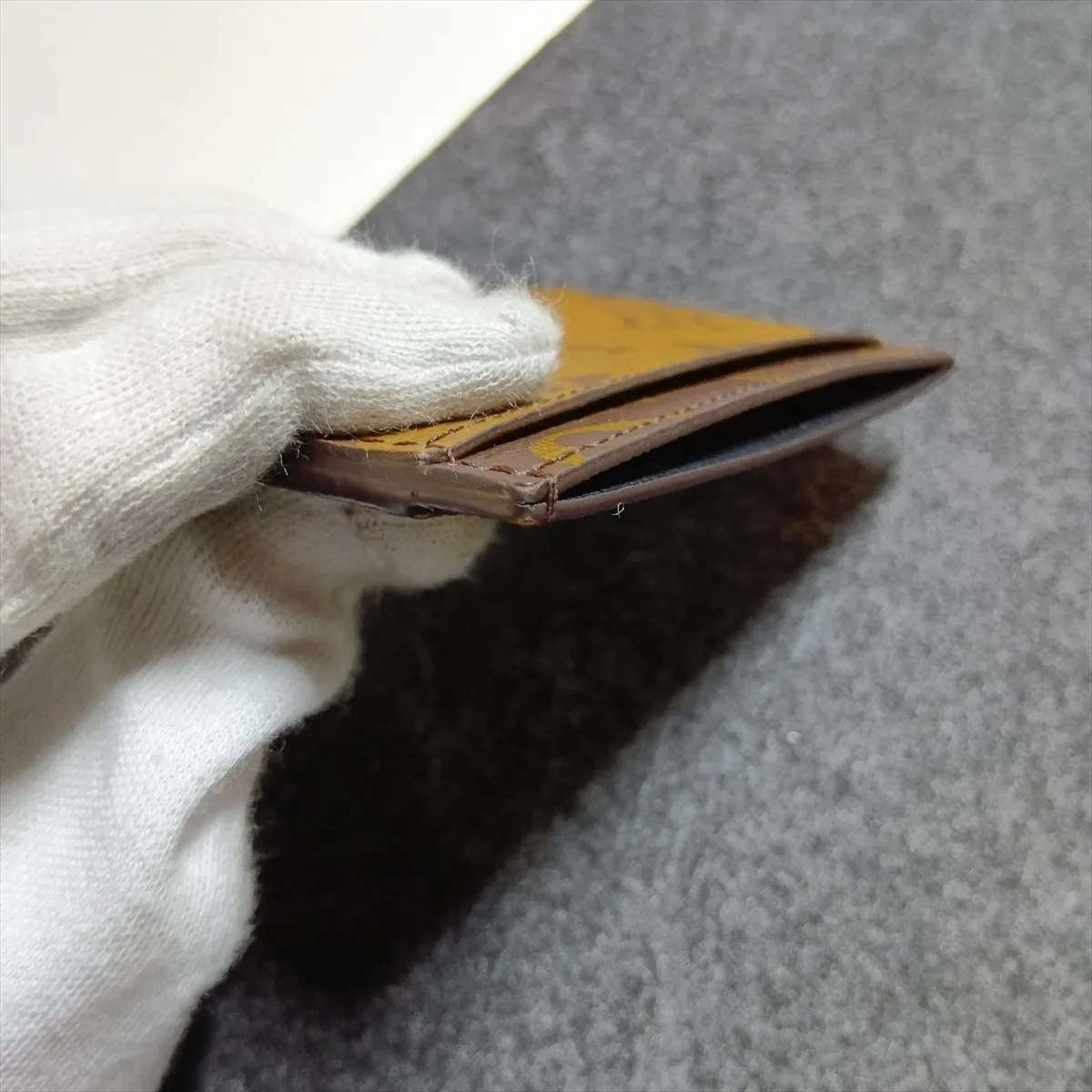 Monogram Reverse Portecarte Simple M69161 Camel x Black Pass Case (RFID Activated) — view 6
