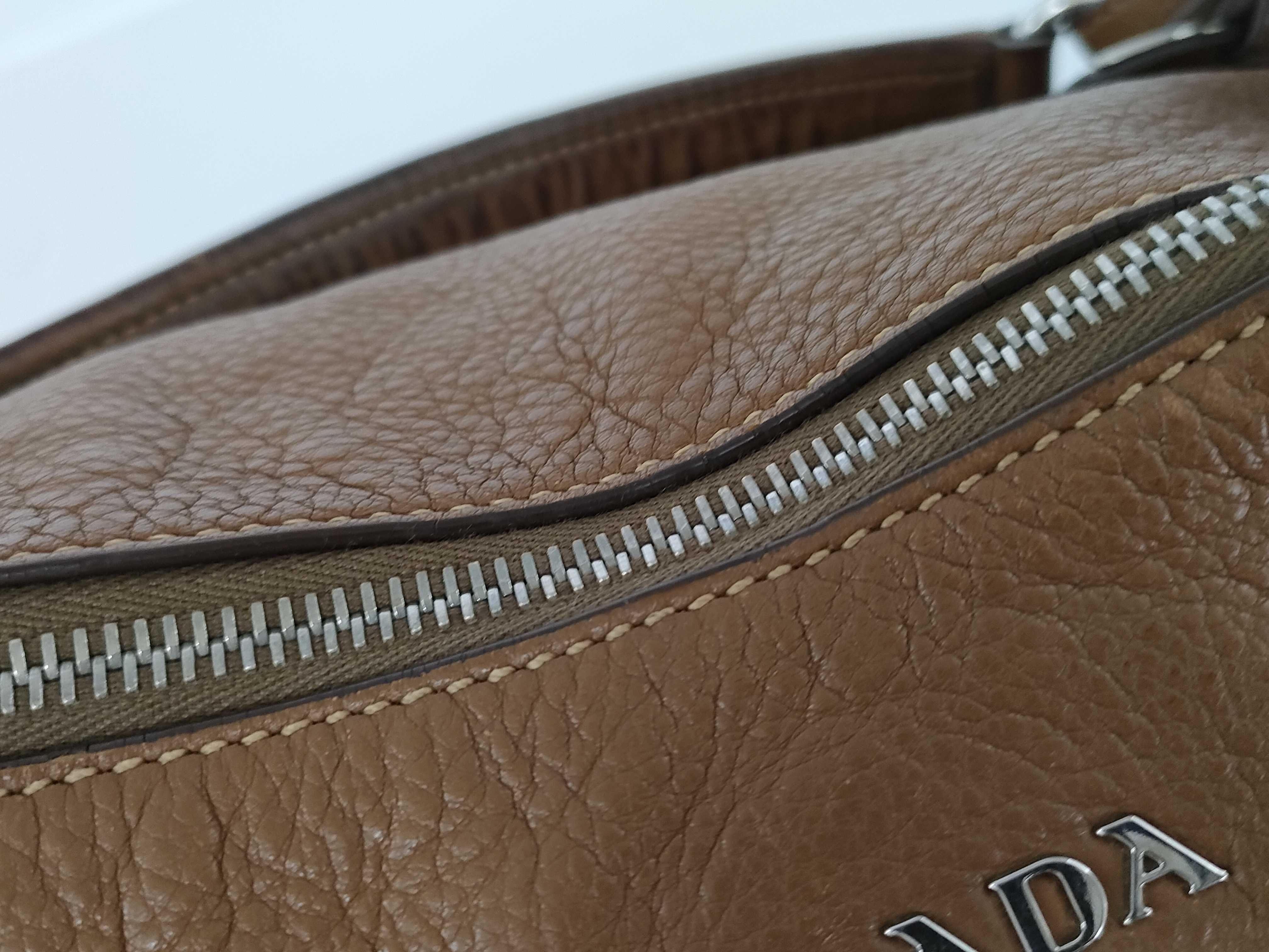 Vitello Daino Calfskin Shoulder Bag — view 8