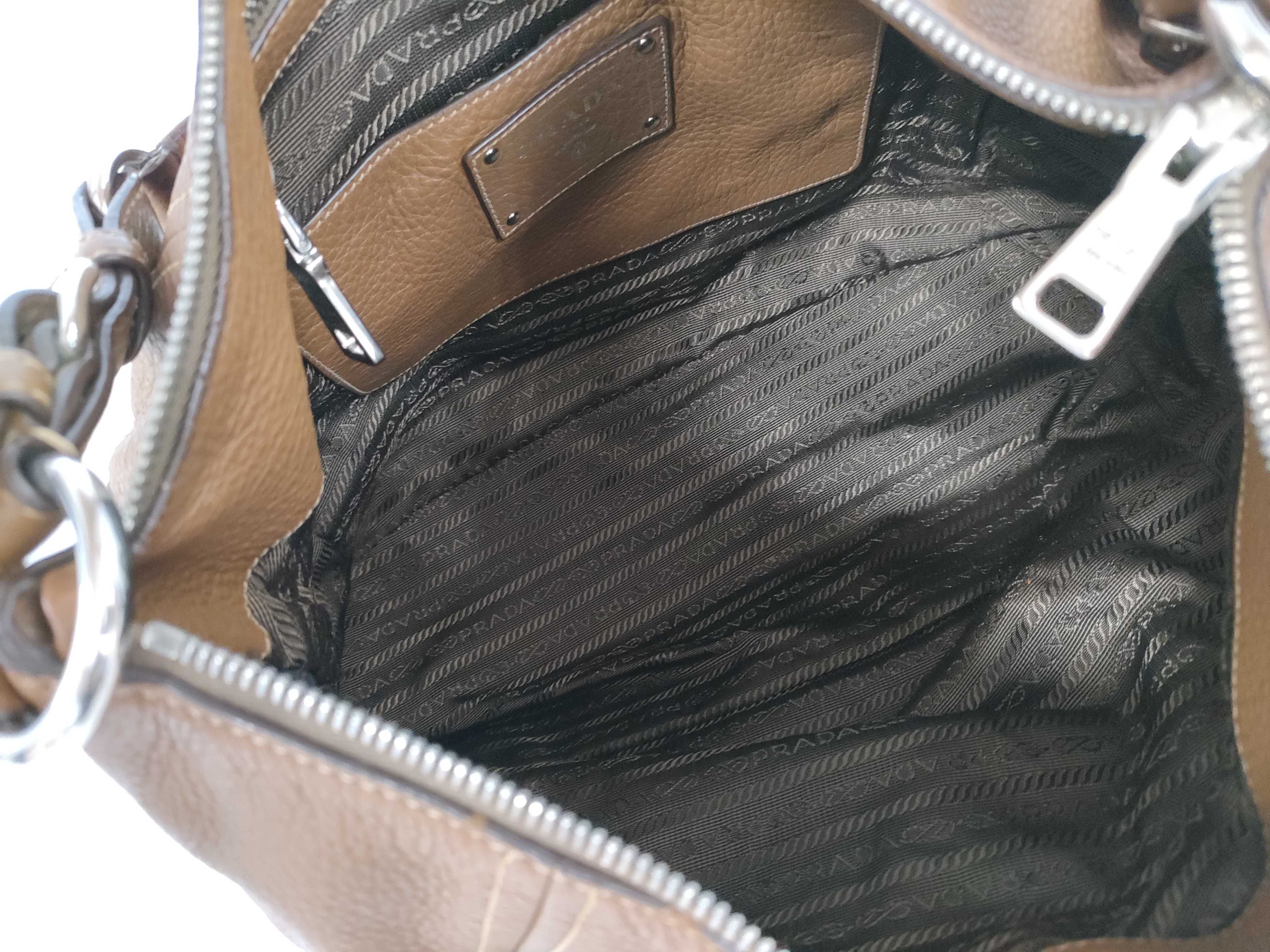 Vitello Daino Calfskin Shoulder Bag — view 9