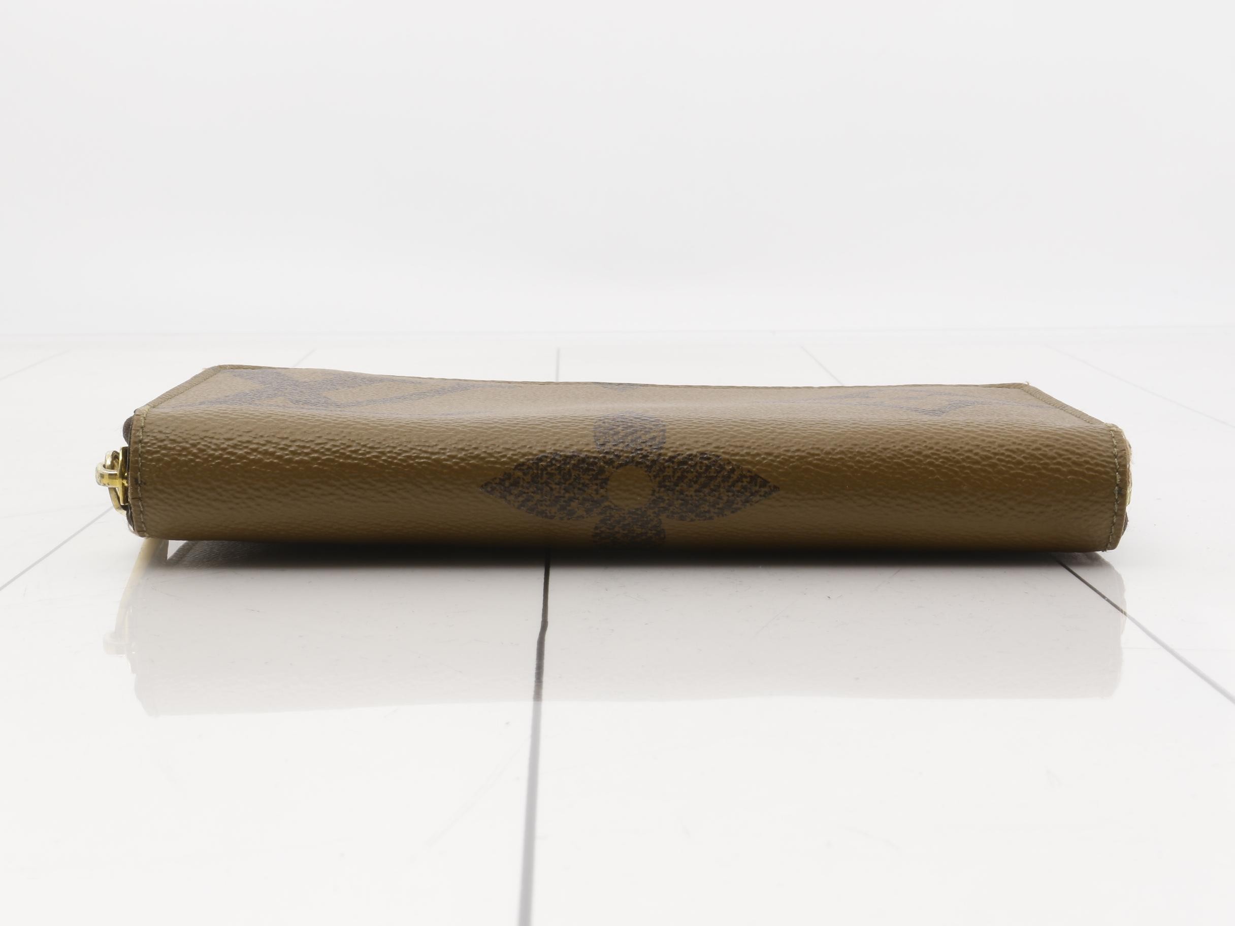 LV Zippy Wallet Monogram Giant M69353 — view 3
