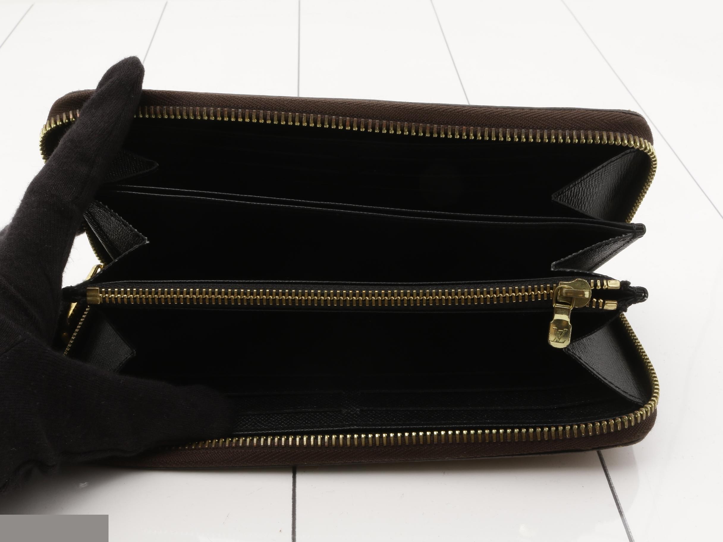 LV Zippy Wallet Monogram Giant M69353 — view 4