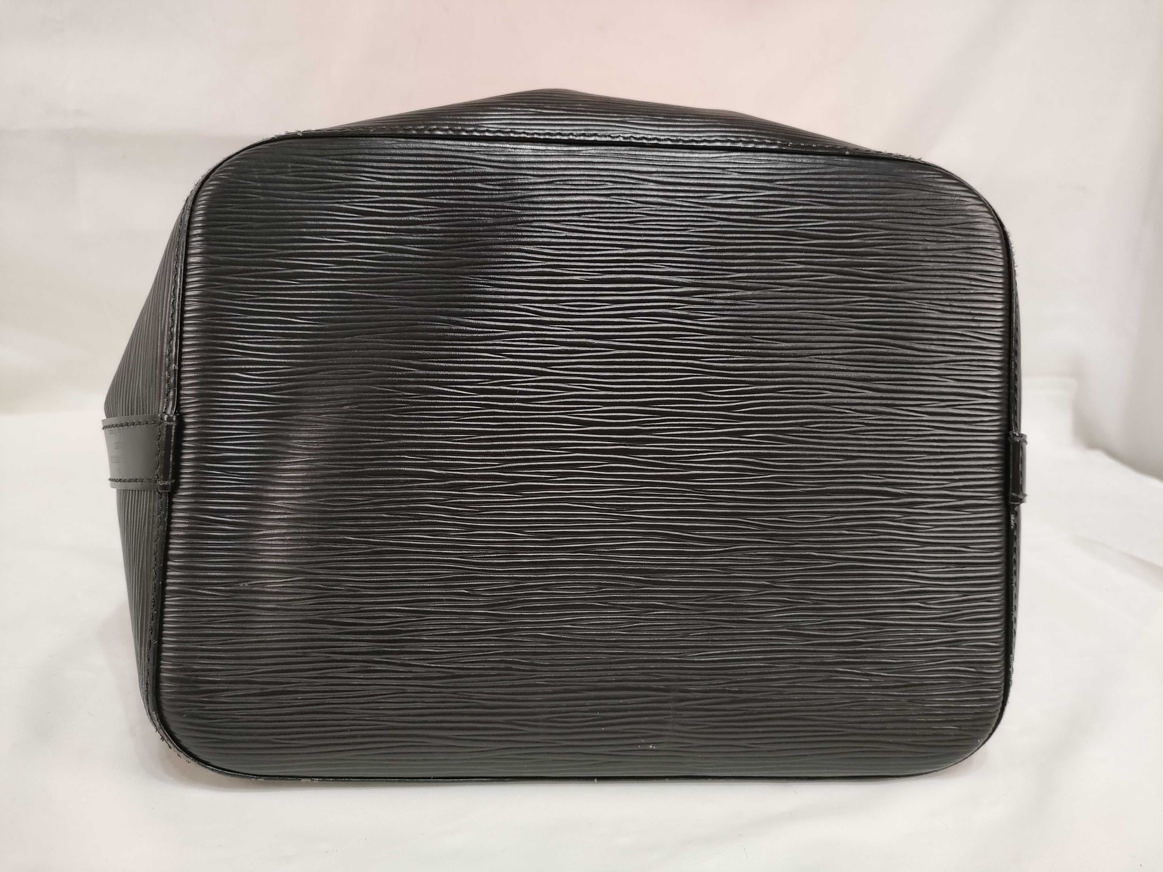 Epi Noe Shoulder Bag — view 9