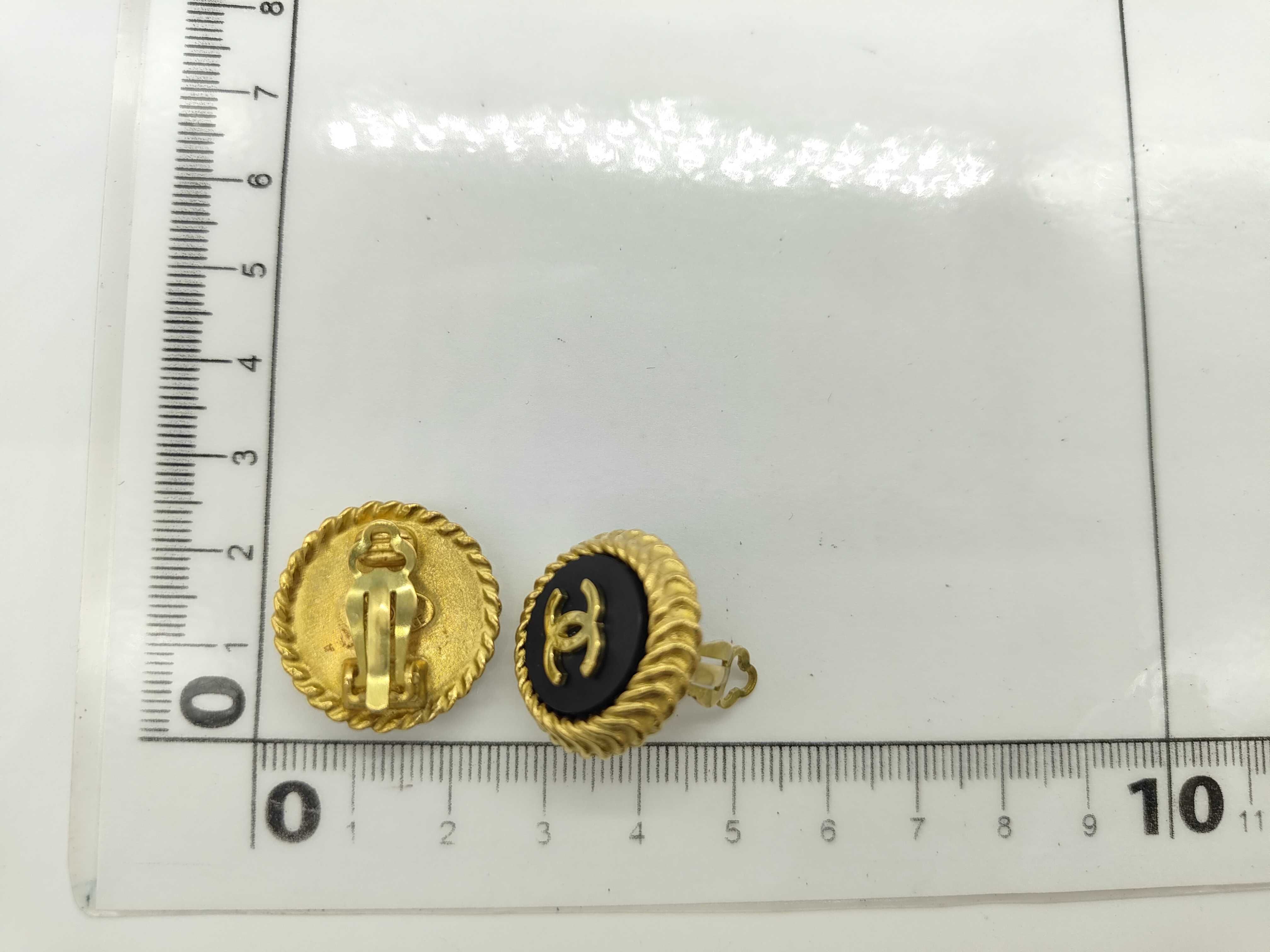 earrings, round shape, gold and black, with original box. — view 6