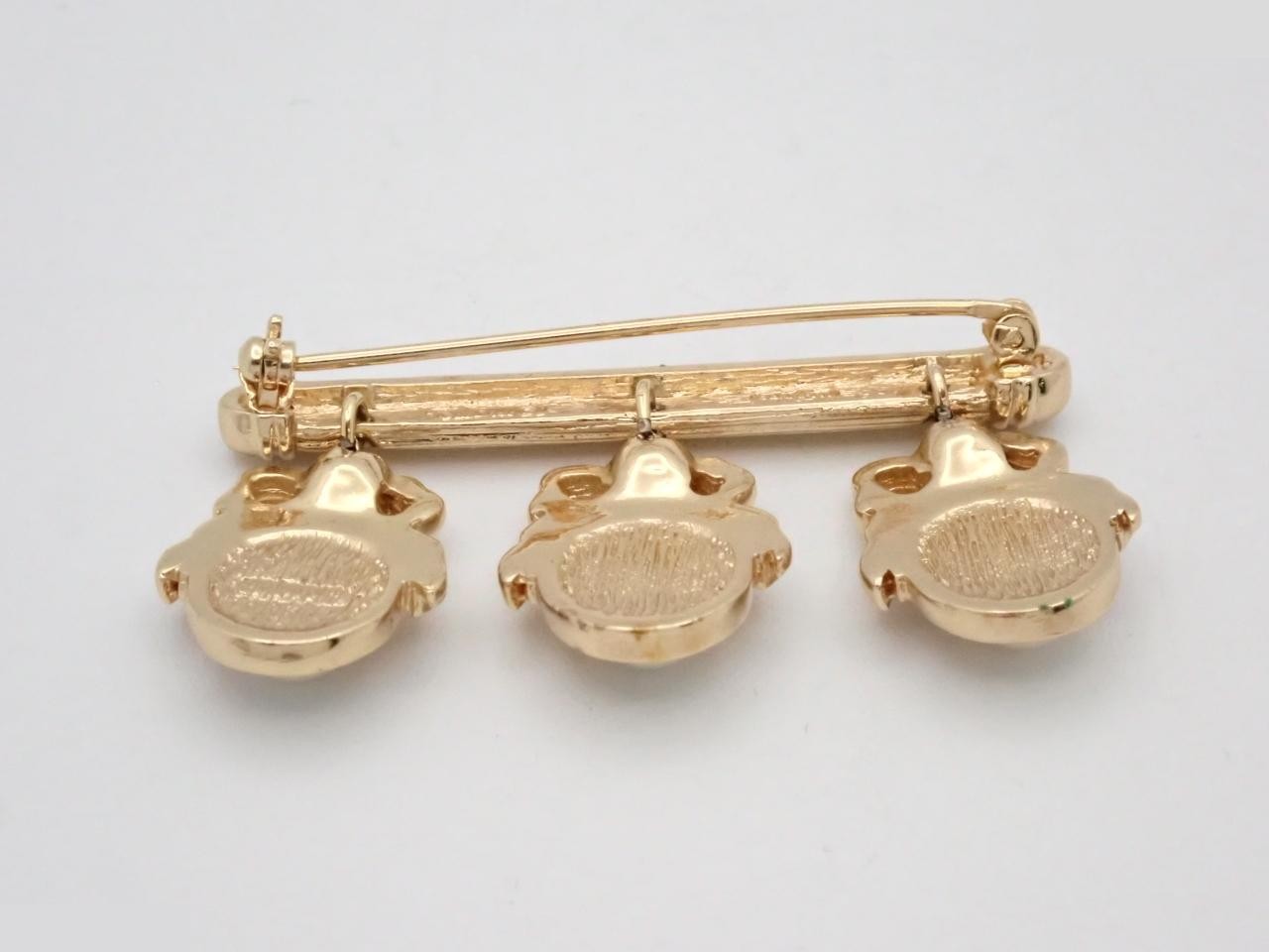 brooch — view 2