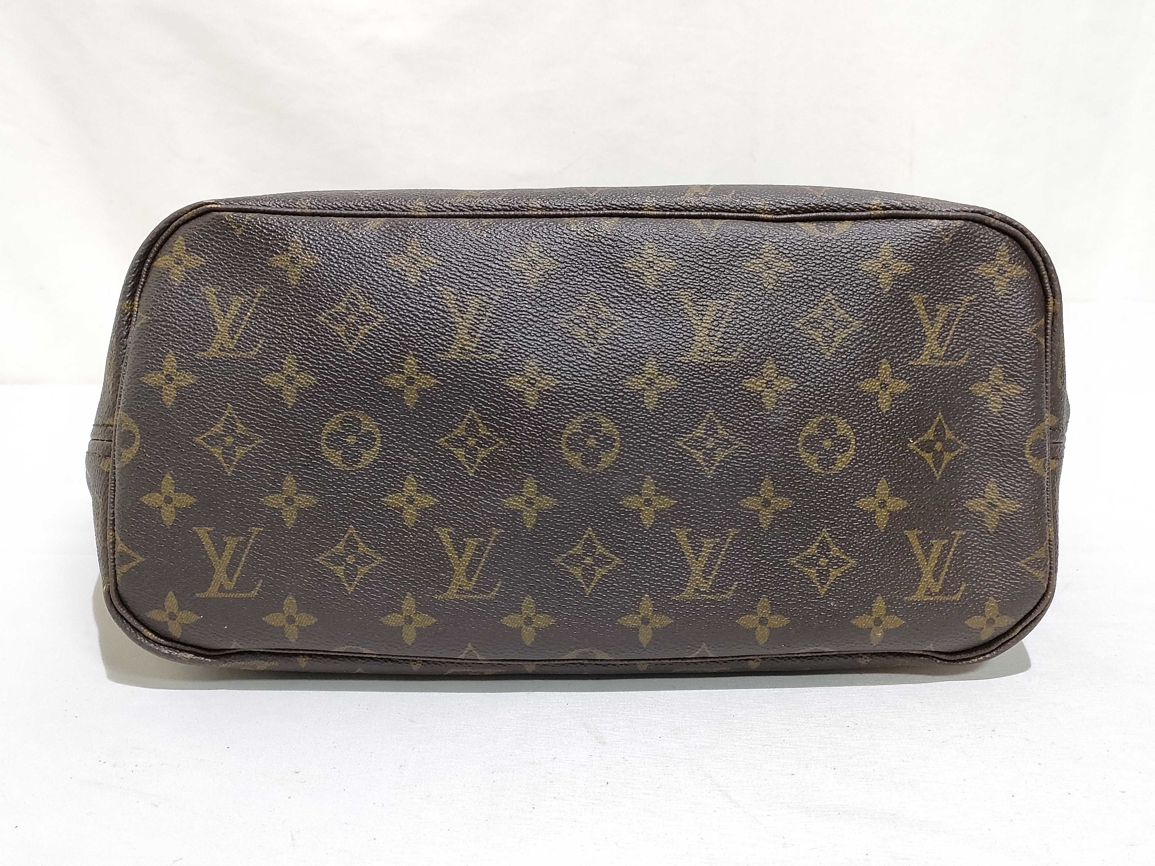 Monogram Louis Vuitton Neverfull MM Monogram Tote Bag — view 7