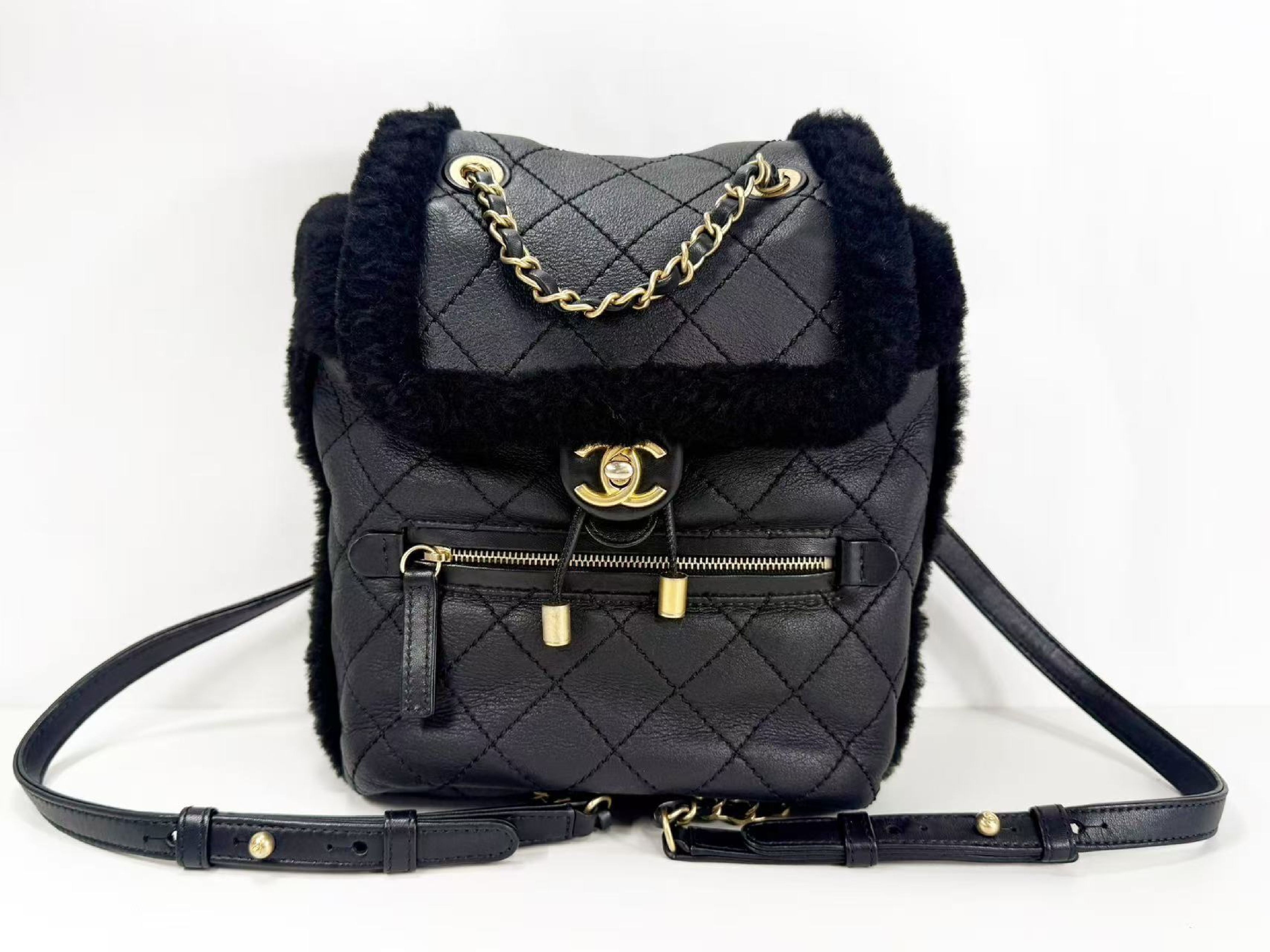 Black Matelassé Leather x Shearling Tanlock Backpack, W20/H25/D10cm (approx.), Serial Number 26-something, with original sticker, Vintage Gold Hardware, 26043800