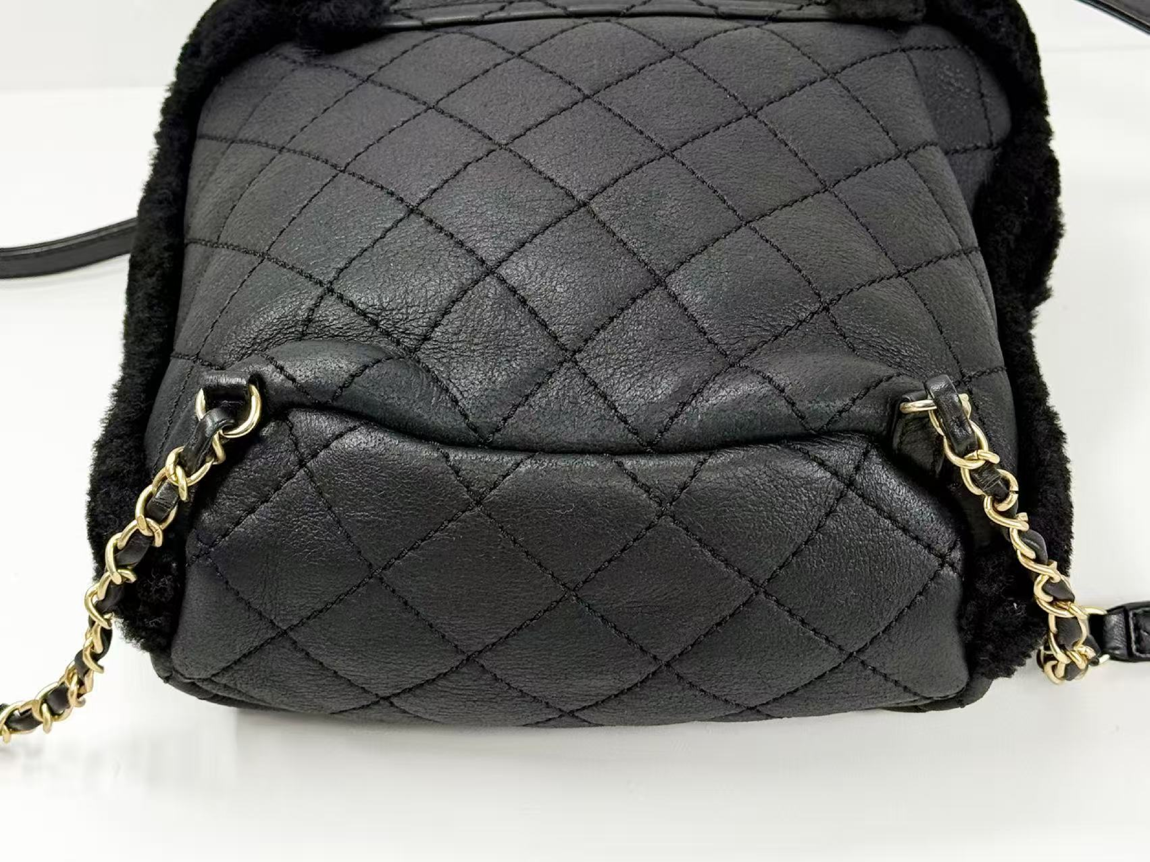 Black Matelassé Leather x Shearling Tanlock Backpack, W20/H25/D10cm (approx.), Serial Number 26-something, with original sticker, Vintage Gold Hardware, 26043800 — view 11