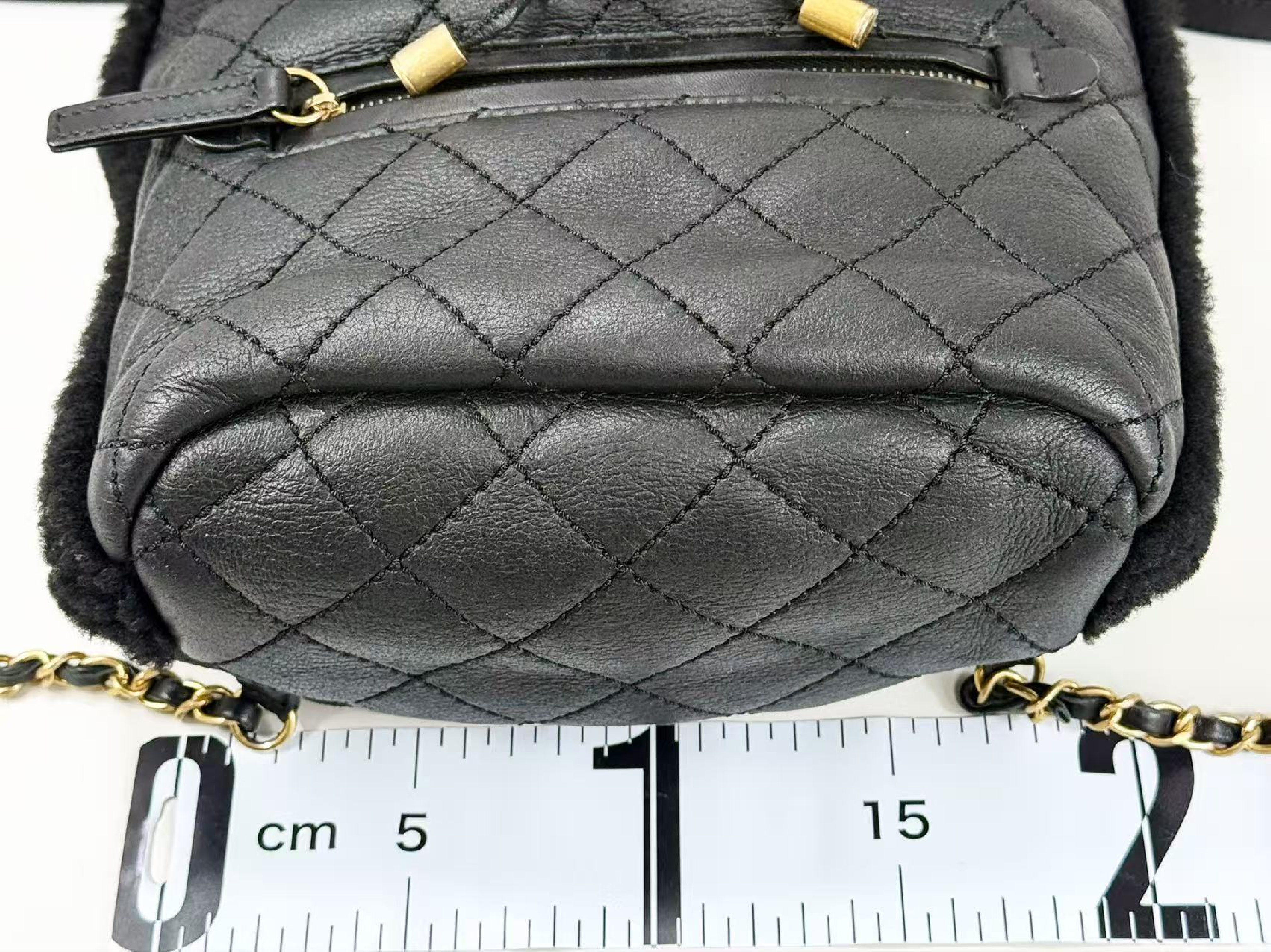 Black Matelassé Leather x Shearling Tanlock Backpack, W20/H25/D10cm (approx.), Serial Number 26-something, with original sticker, Vintage Gold Hardware, 26043800 — view 5