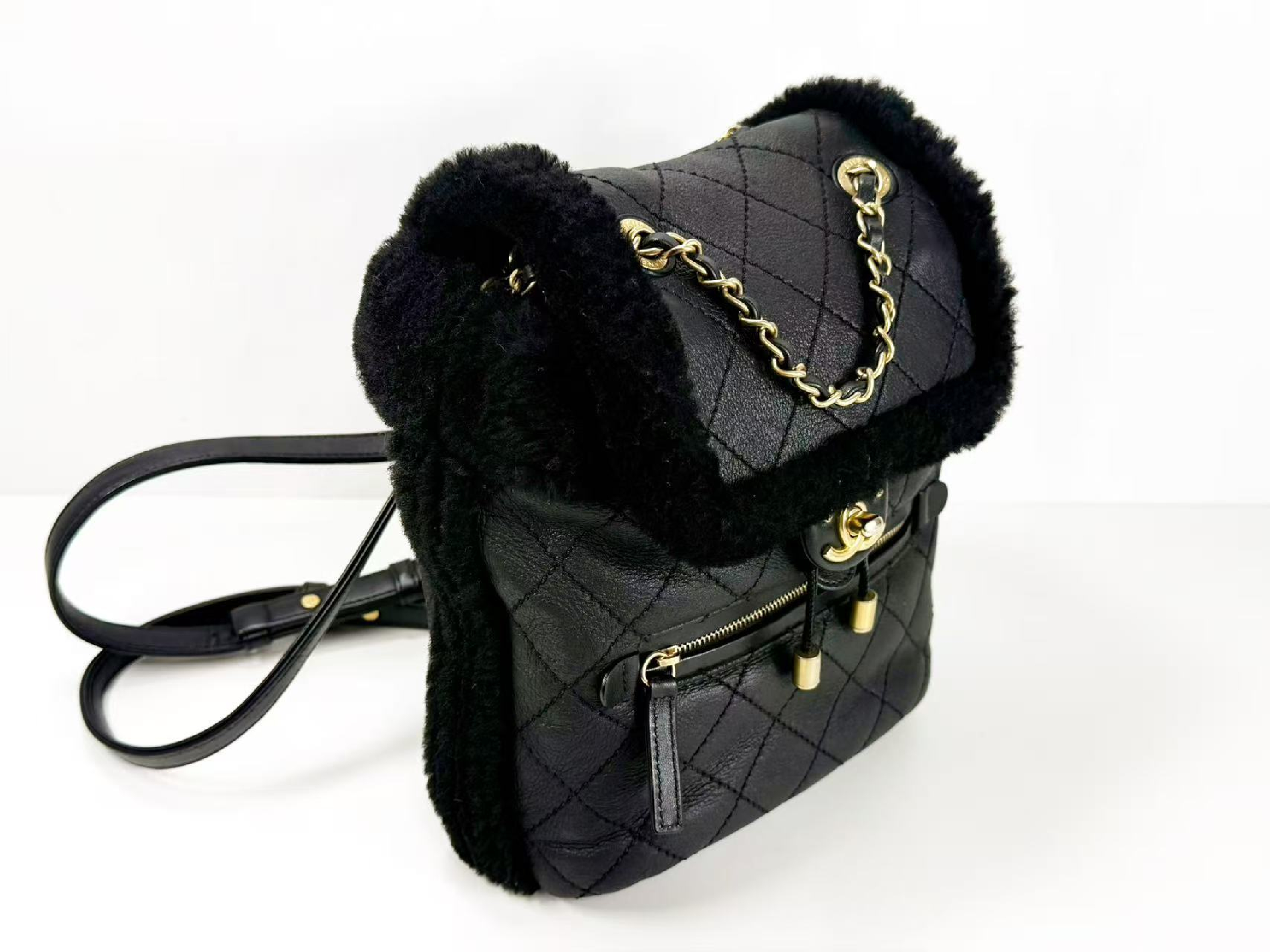 Black Matelassé Leather x Shearling Tanlock Backpack, W20/H25/D10cm (approx.), Serial Number 26-something, with original sticker, Vintage Gold Hardware, 26043800 — view 6