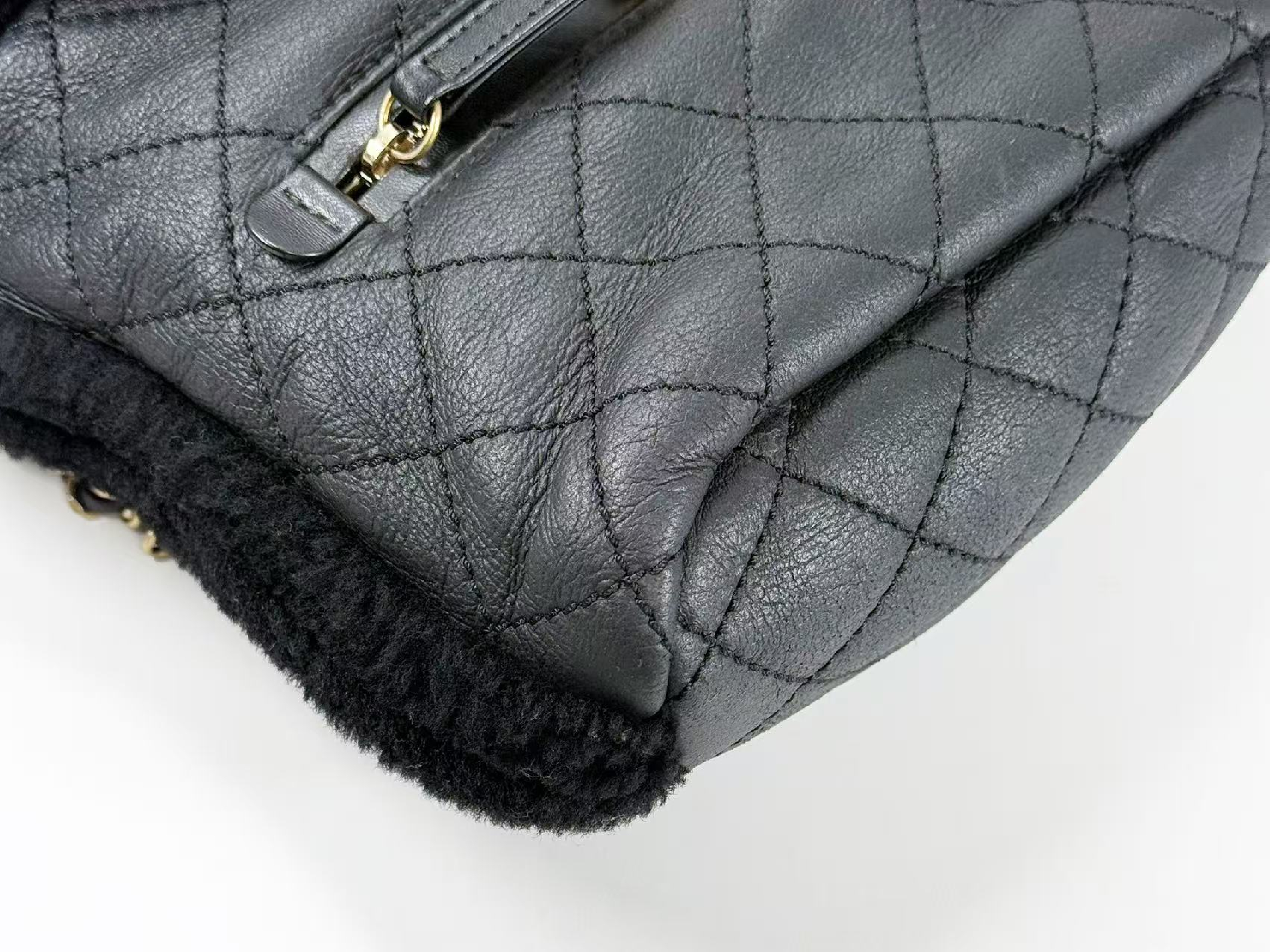 Black Matelassé Leather x Shearling Tanlock Backpack, W20/H25/D10cm (approx.), Serial Number 26-something, with original sticker, Vintage Gold Hardware, 26043800 — view 9