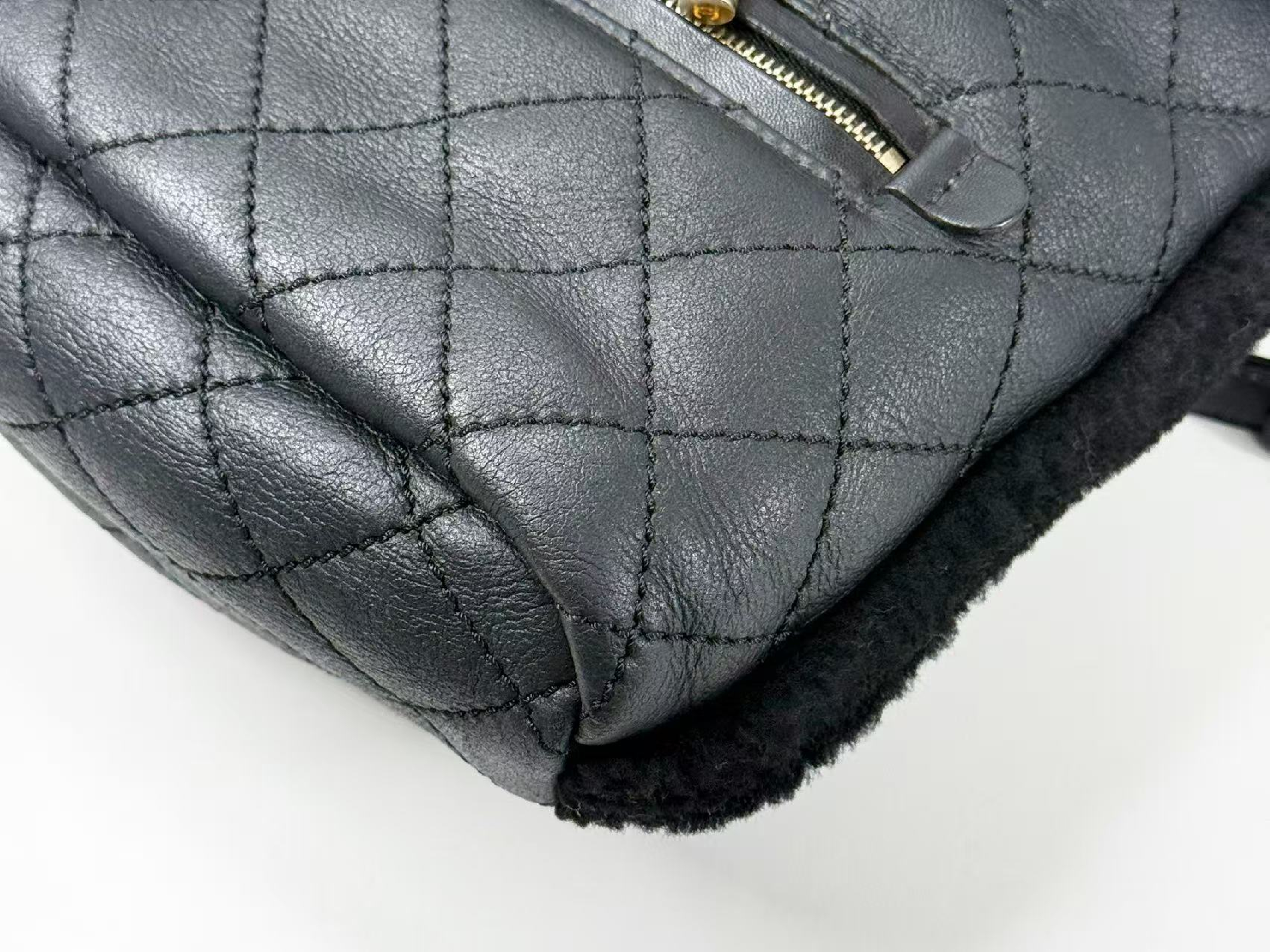 Black Matelassé Leather x Shearling Tanlock Backpack, W20/H25/D10cm (approx.), Serial Number 26-something, with original sticker, Vintage Gold Hardware, 26043800 — view 10