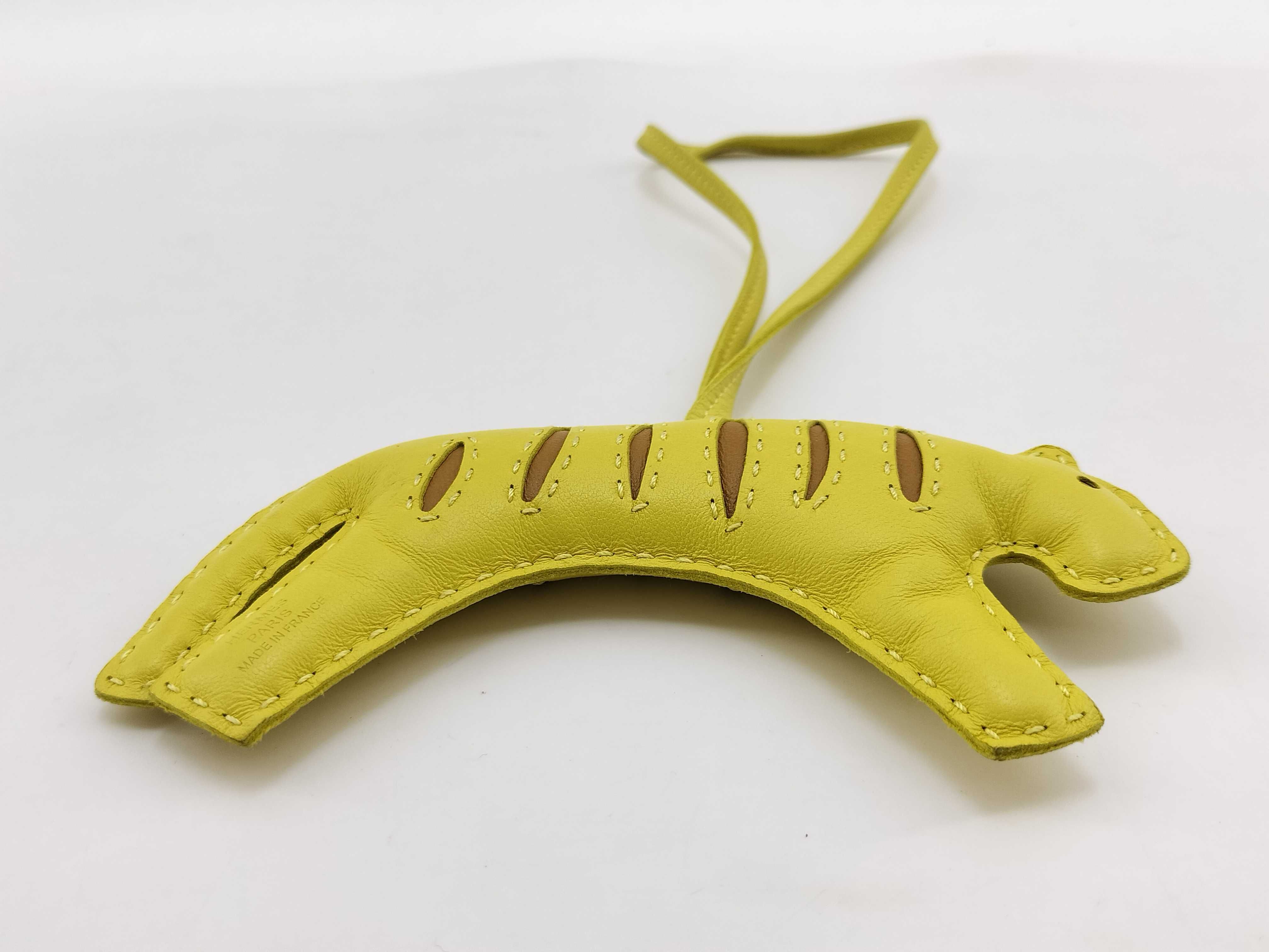 Rule - Yellow Charm — view 3