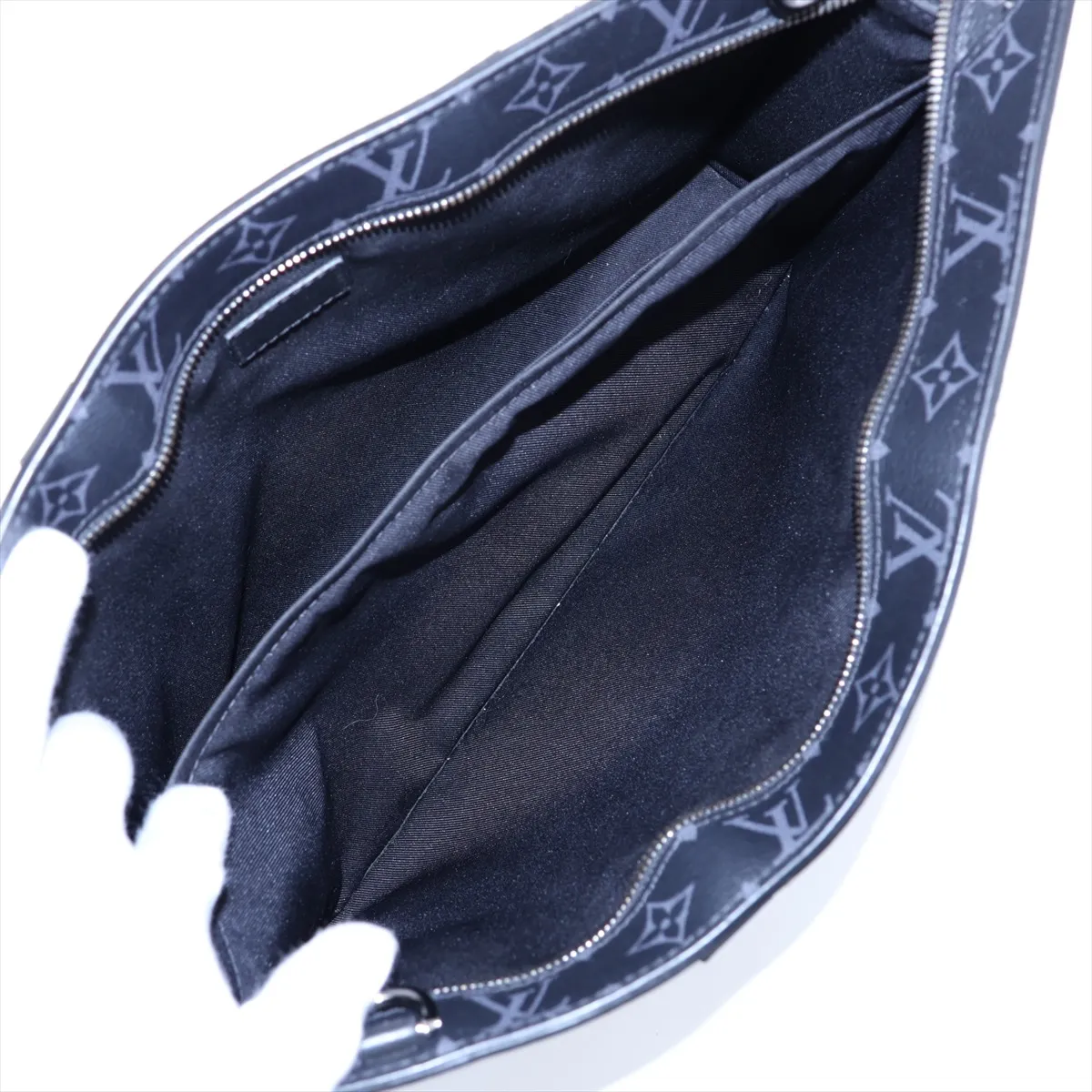 Monogram Eclipse Sac Plat Horizontal Zip M11742 (Serial Number Unknown) Black (Other Model Strap) — view 9