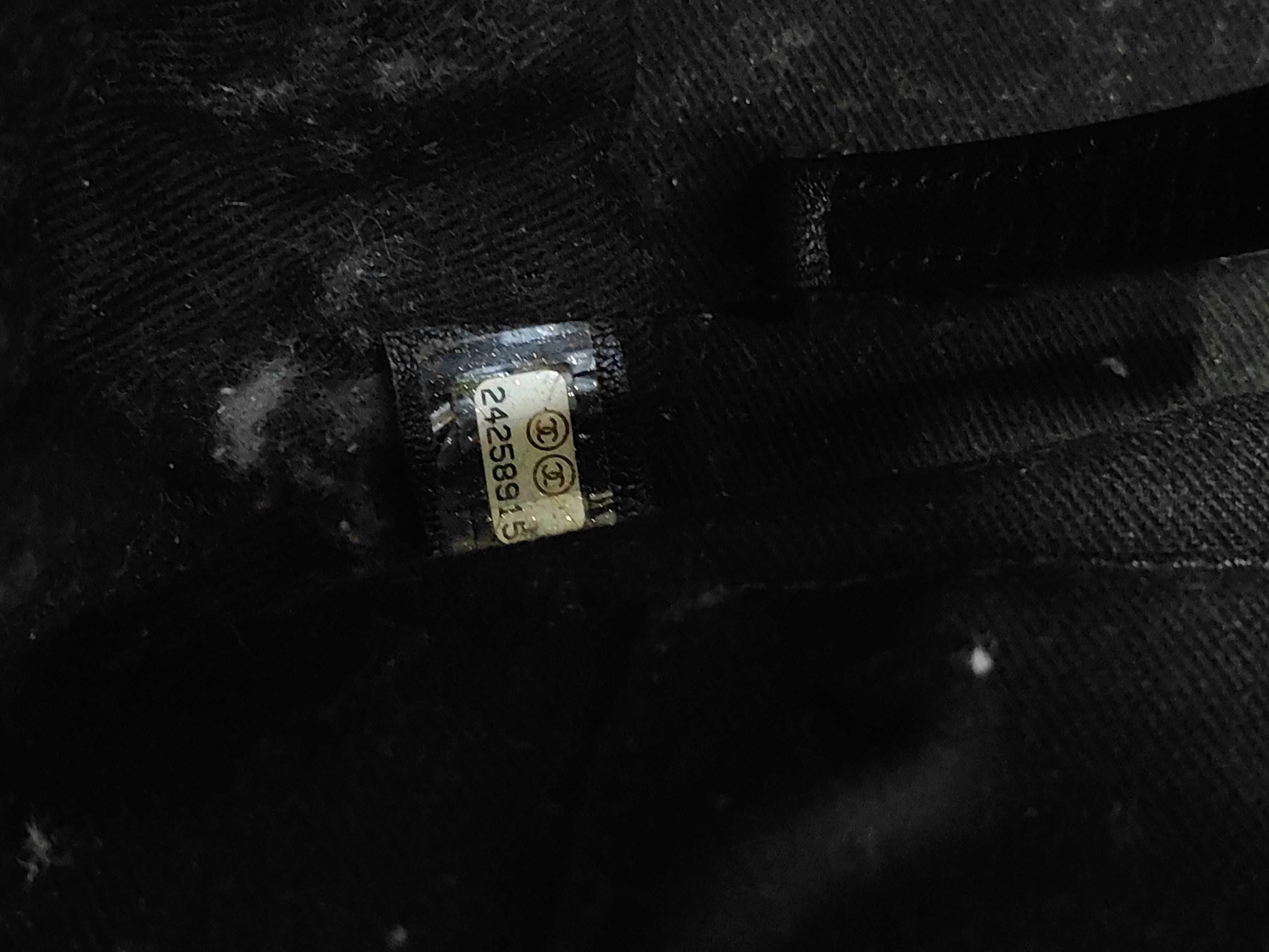 Matelassé Caviar Skin Tote Bag — view 11