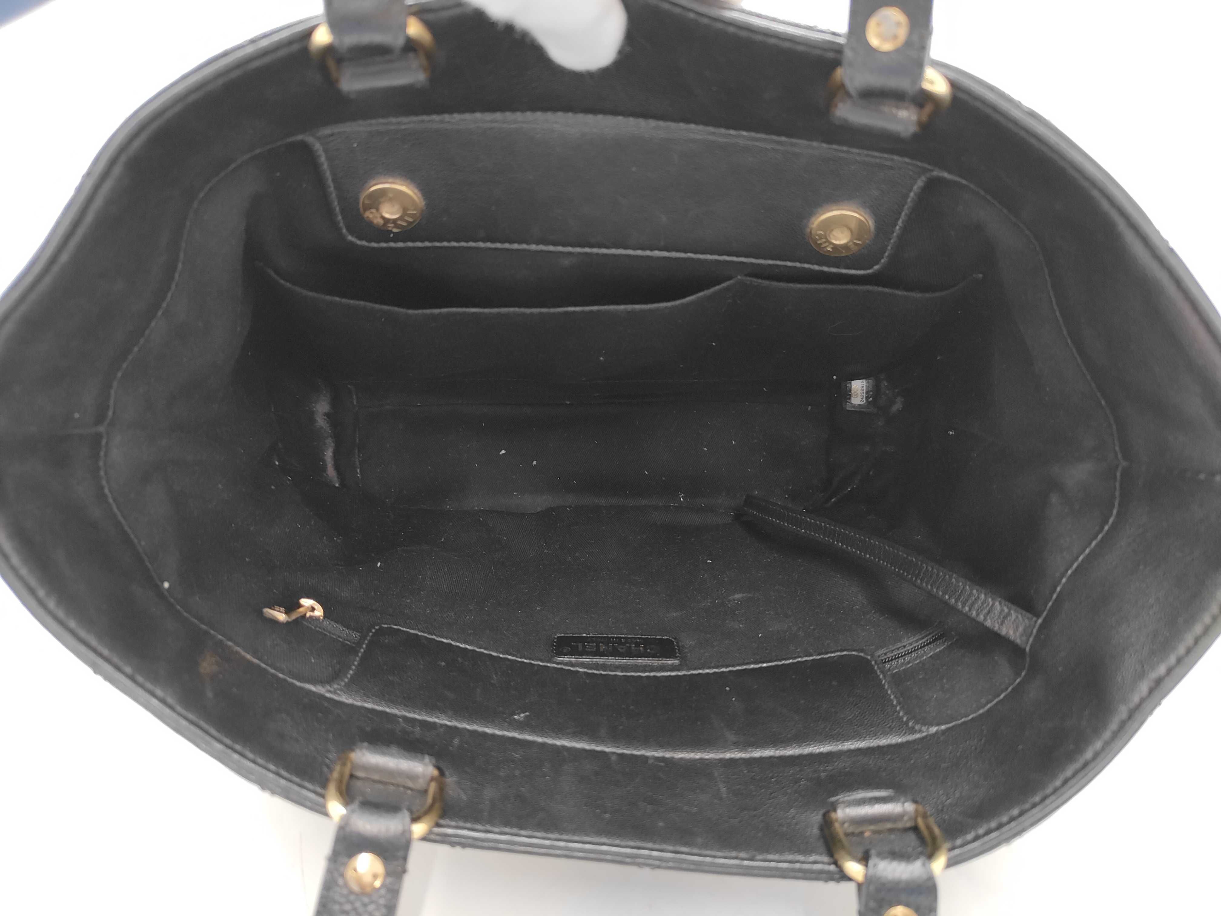 Matelassé Caviar Skin Tote Bag — view 9