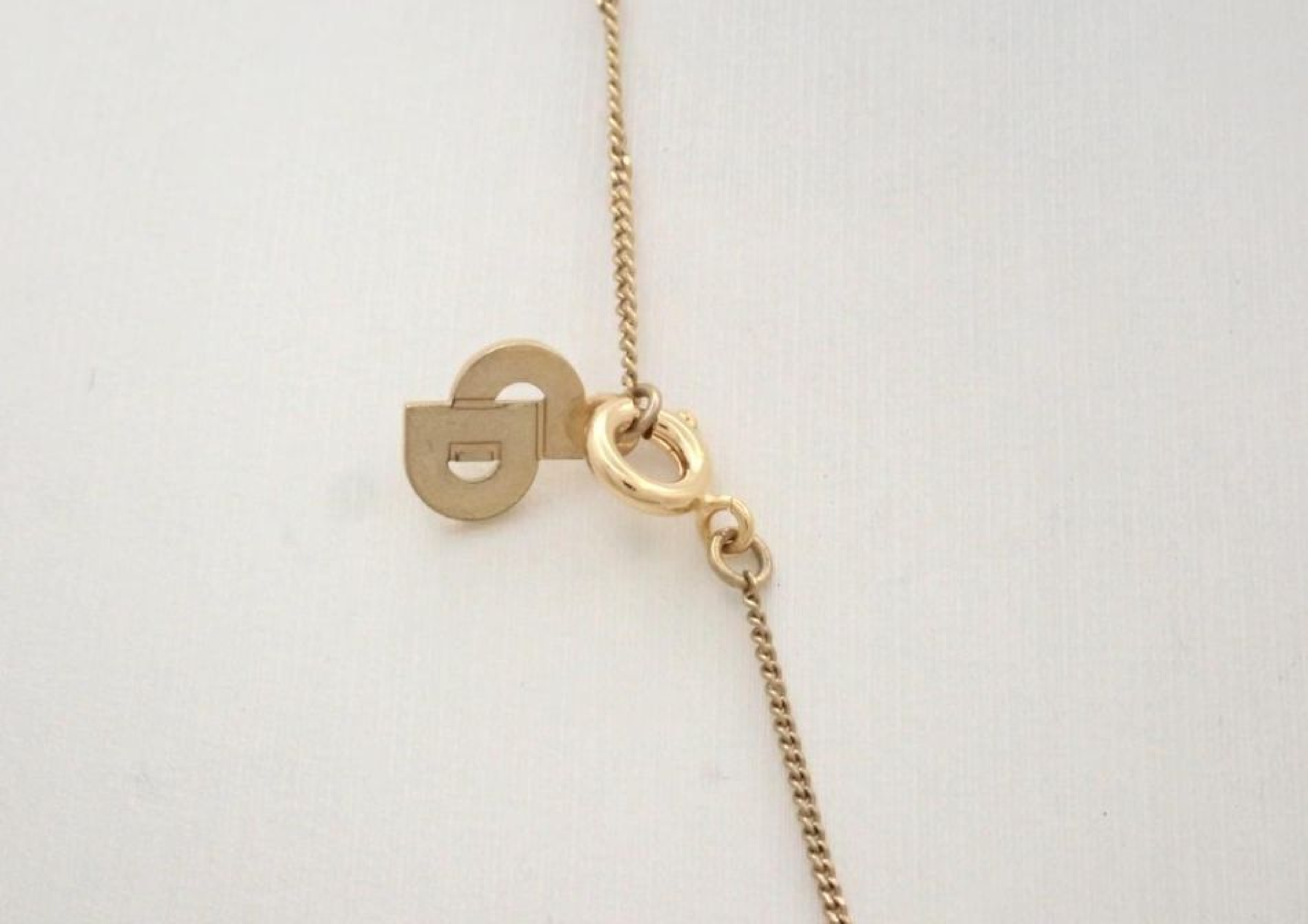 necklace pendant, chain approximately 42cm. — view 3