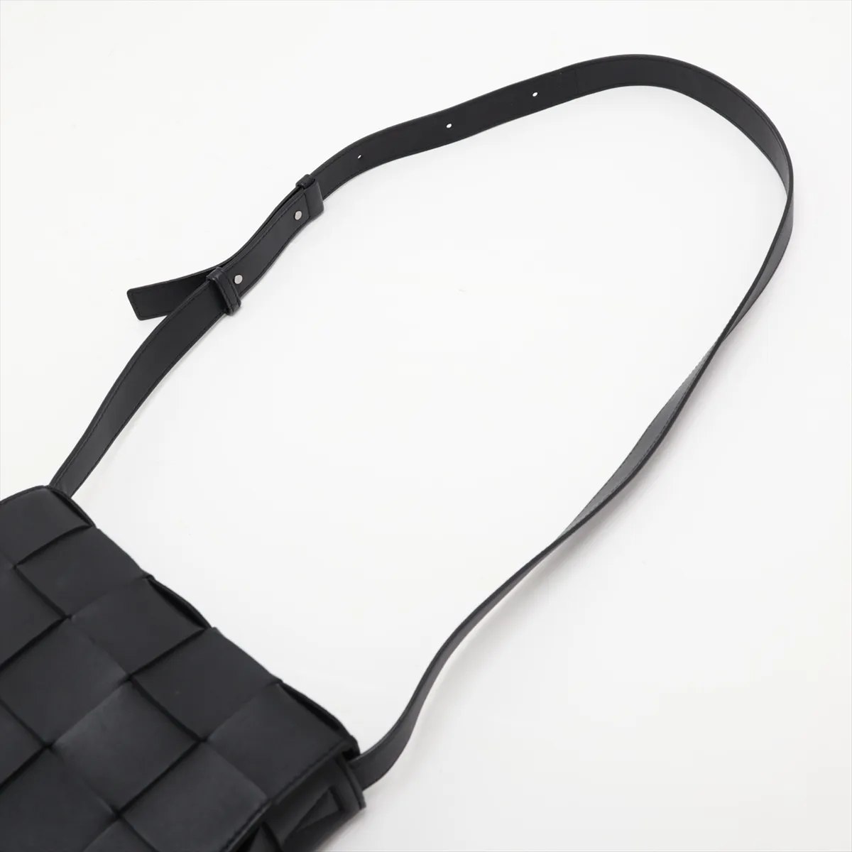 Maxi Intrecciato Cassette Leather Shoulder Bag, Black — view 5