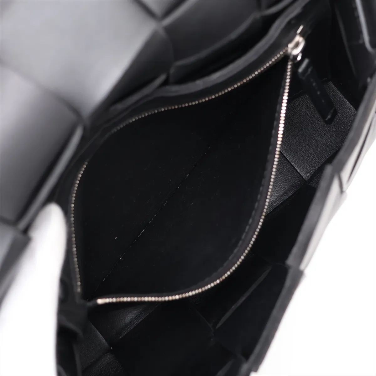 Maxi Intrecciato Cassette Leather Shoulder Bag, Black — view 7