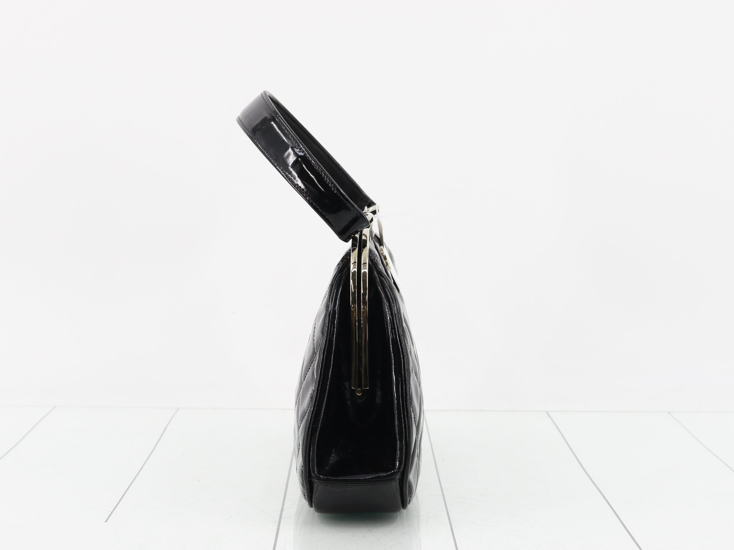 Matelassé coin purse handbag, enamel, black — view 4