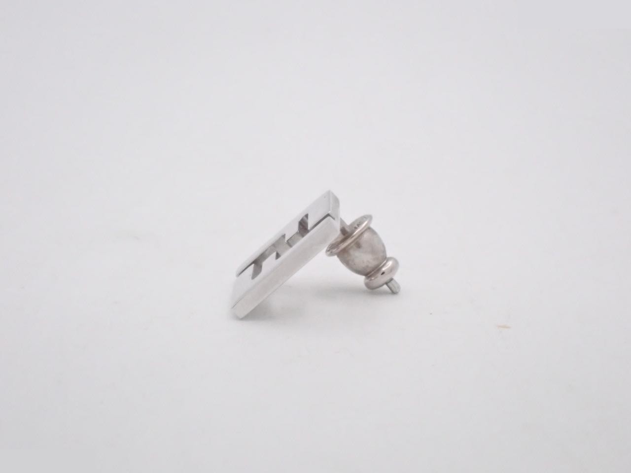One earring only — view 3