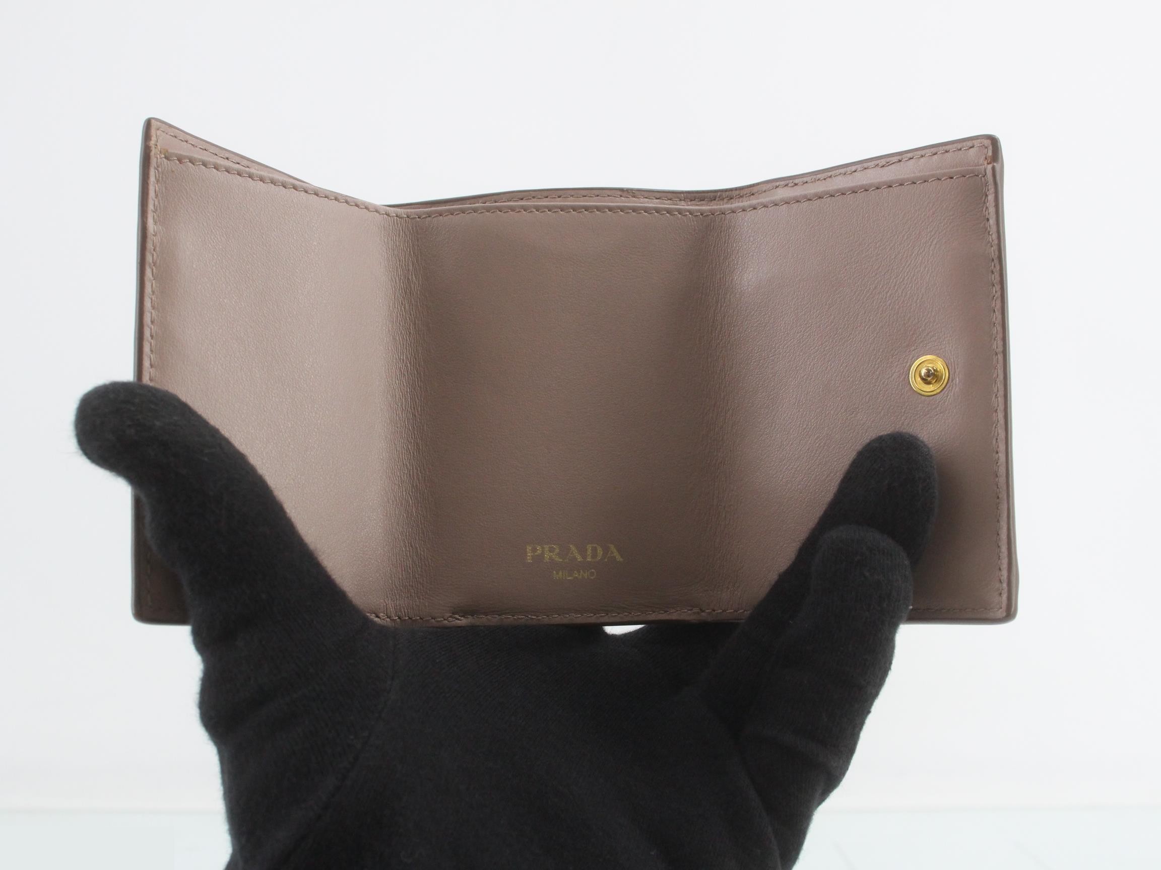 Triangle logo tri-fold wallet pink beige — view 4