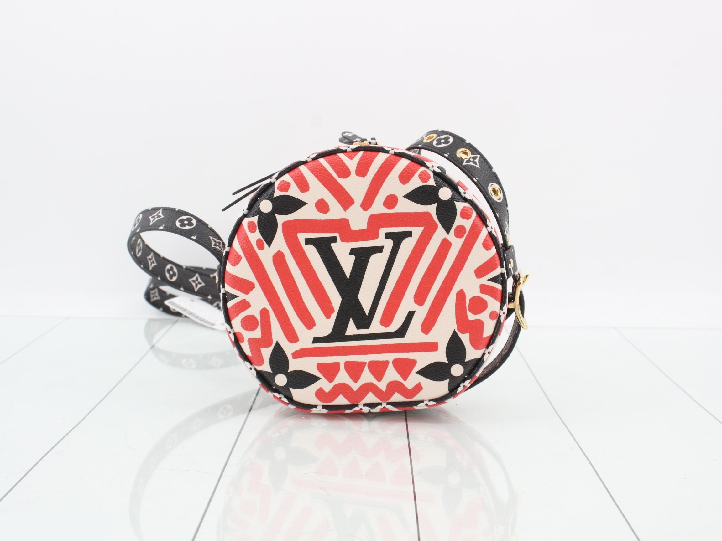 LV Crafty Boîte Chapeau Souple Shoulder Bag — view 2