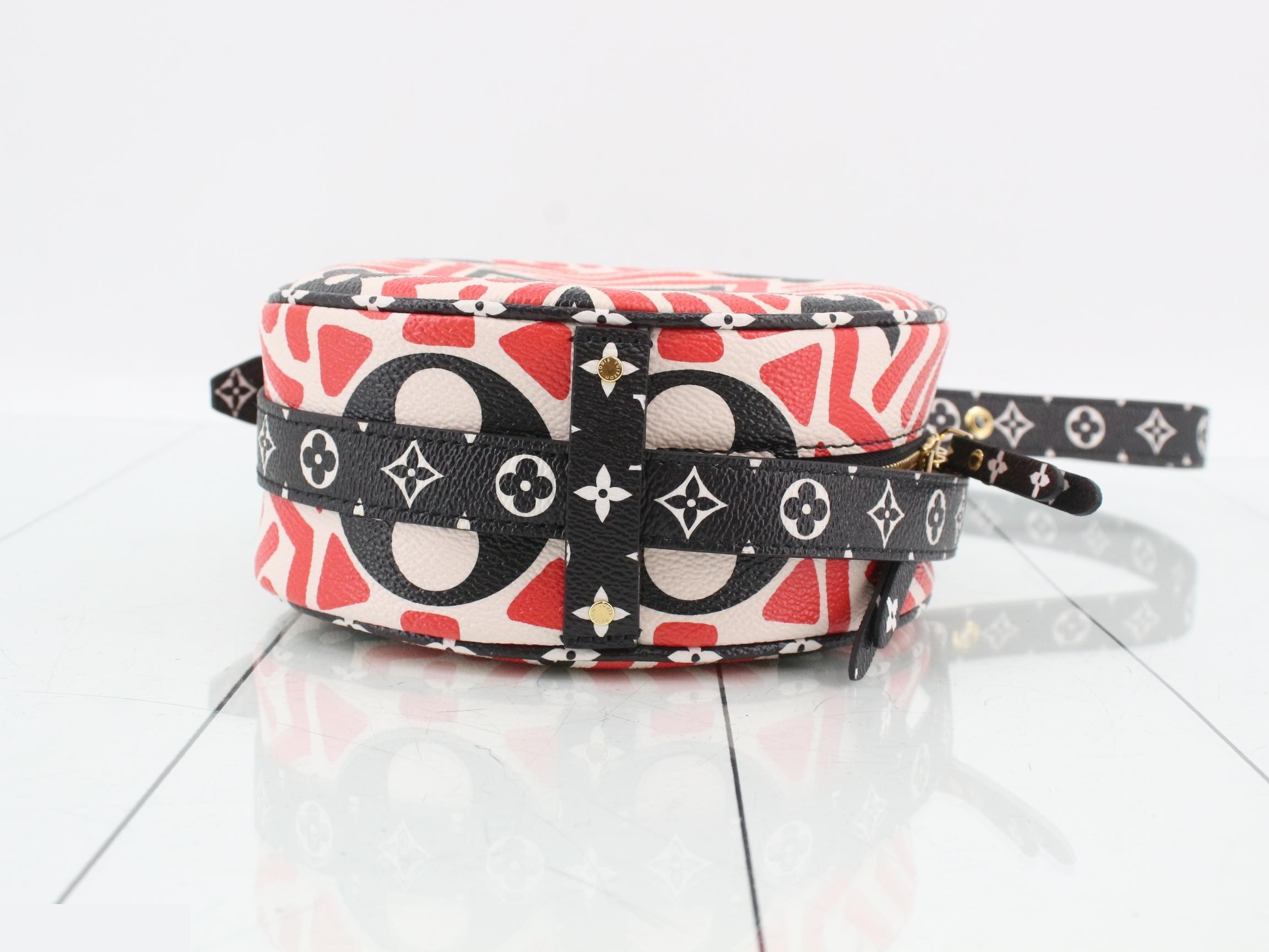 LV Crafty Boîte Chapeau Souple Shoulder Bag — view 3