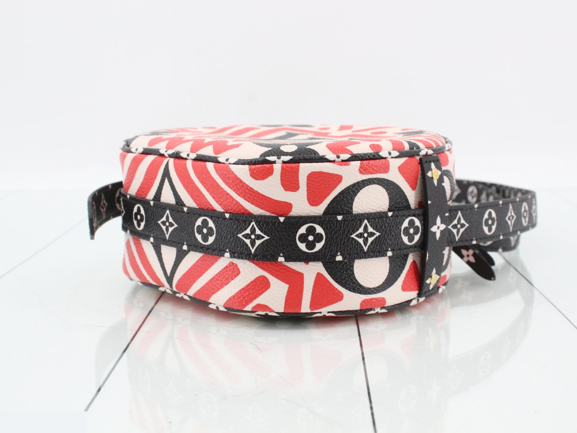 LV Crafty Boîte Chapeau Souple Shoulder Bag — view 6