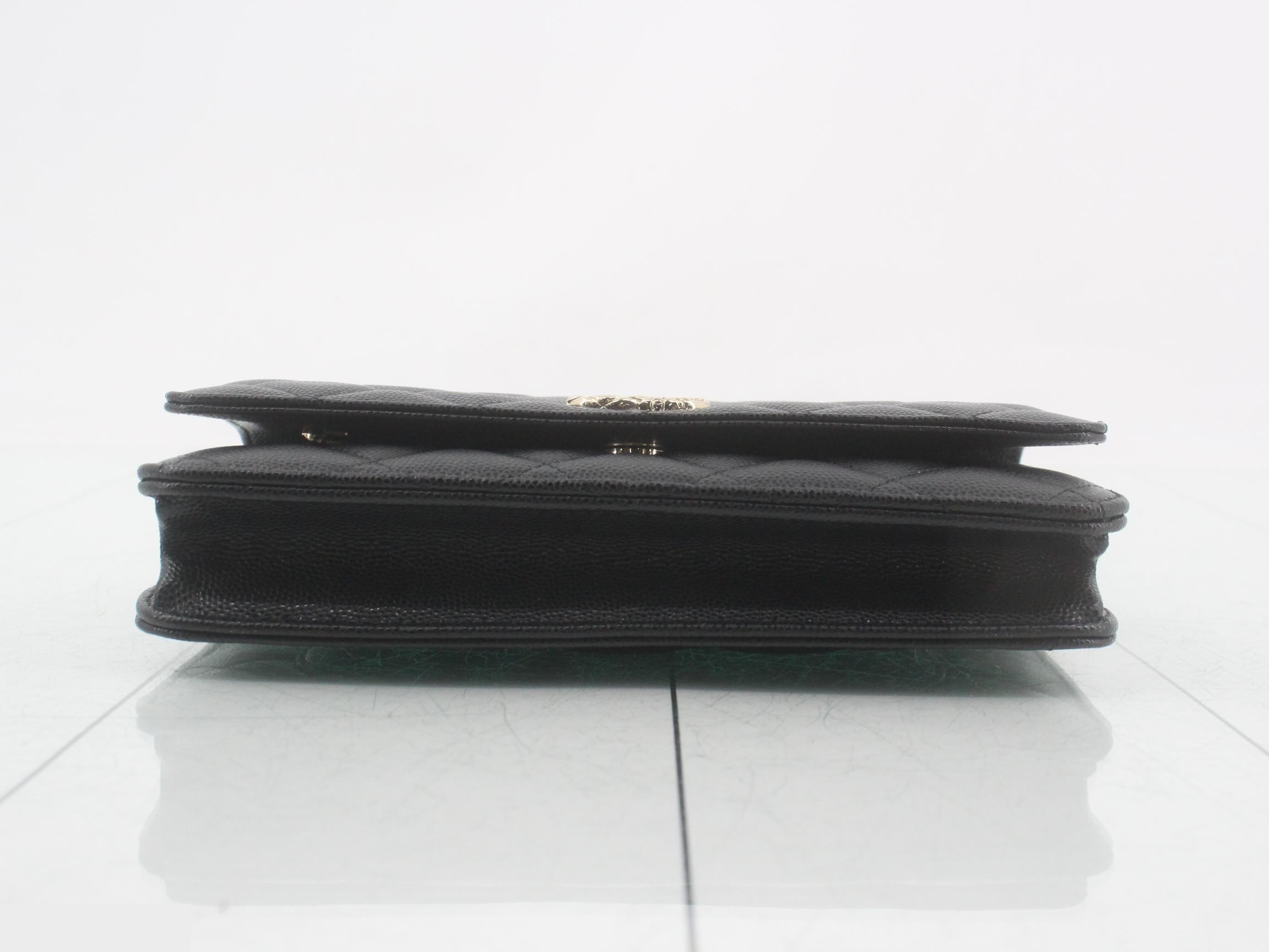 Matelassé Caviar Skin Coco Mark Chain Wallet — view 3