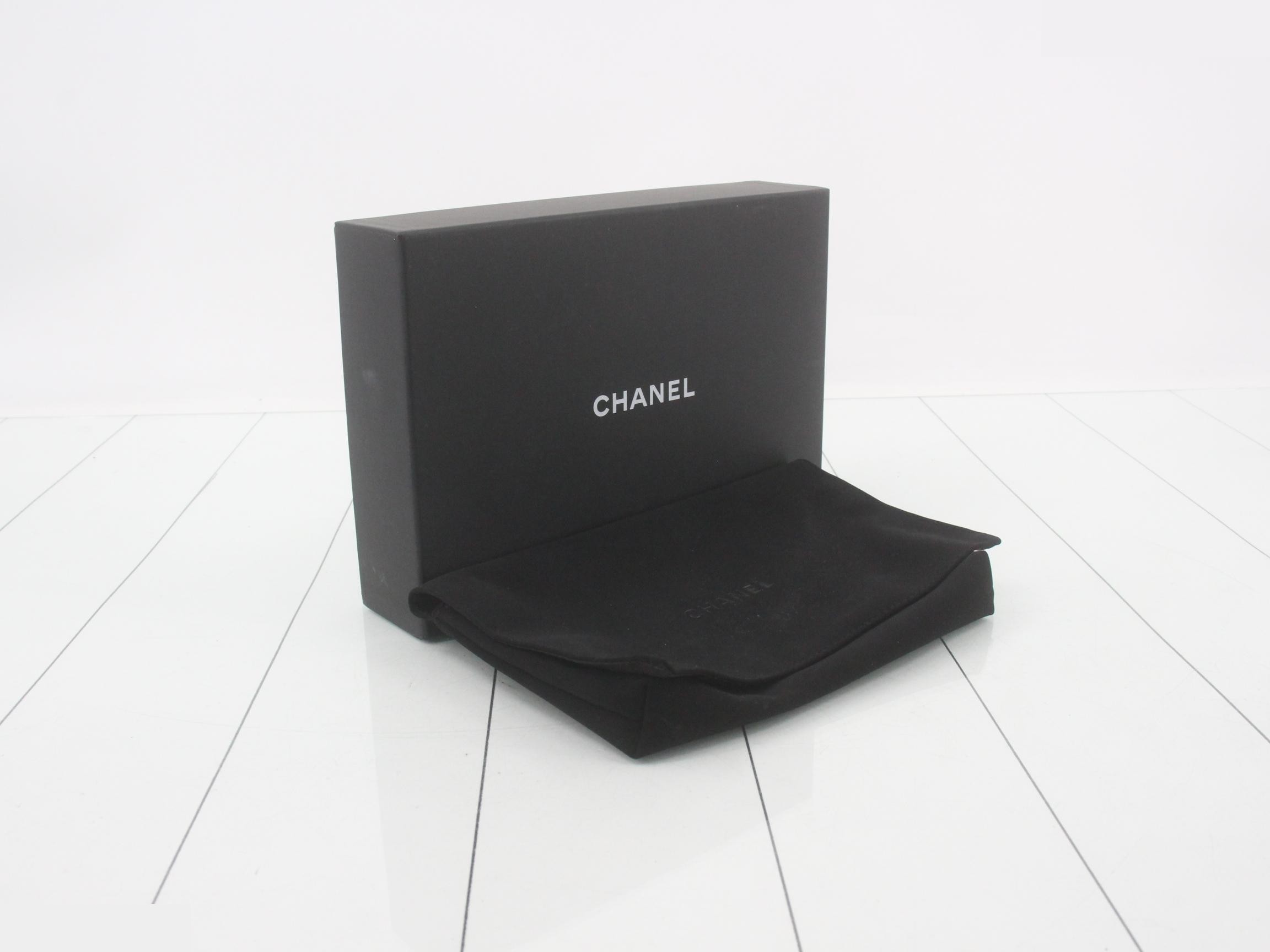 Matelassé Caviar Skin Coco Mark Chain Wallet — view 5