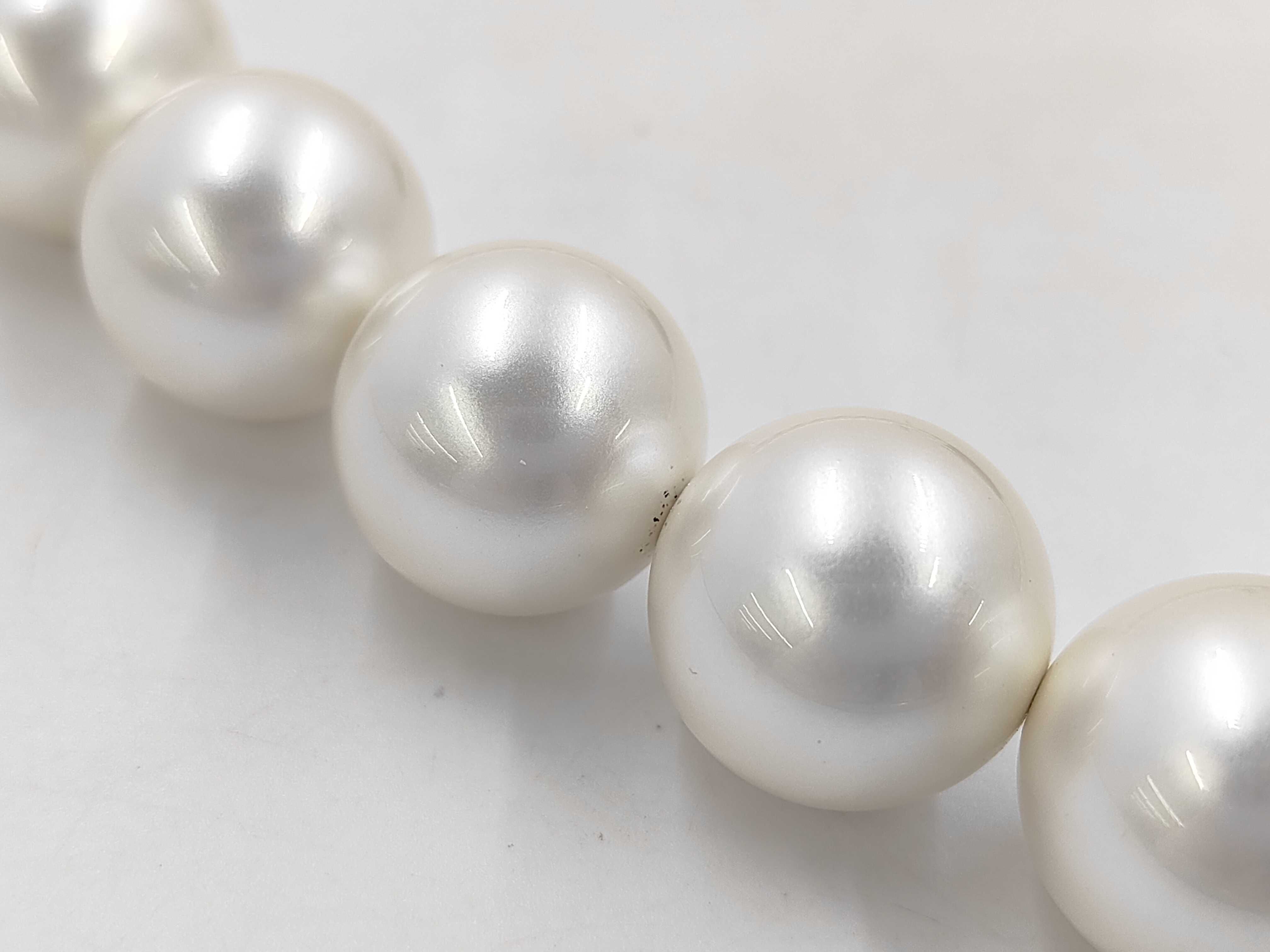 Matelassé Pearl Shoulder Bag — view 4