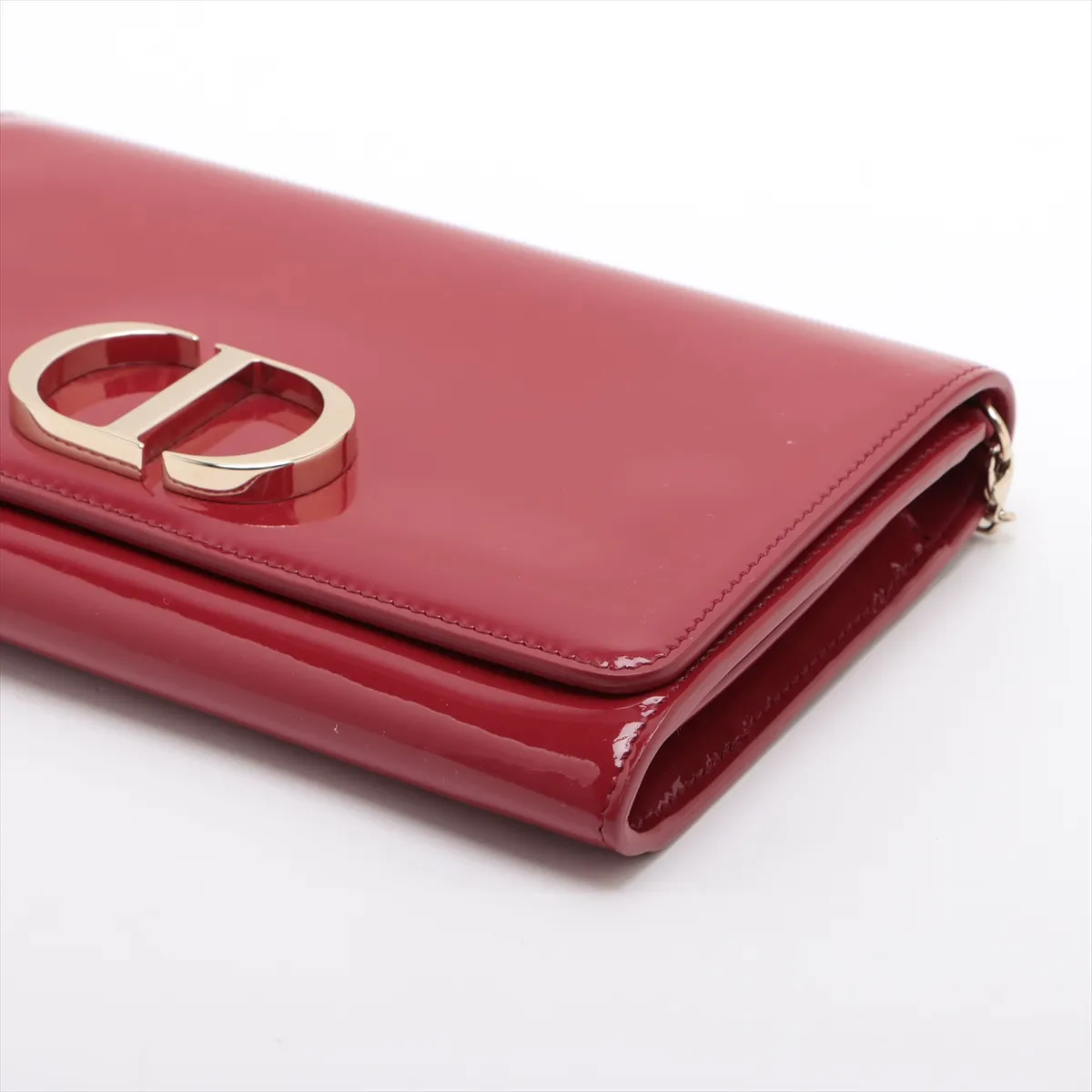 Montaigne 30 Patent Leather Chain Wallet Red — view 3