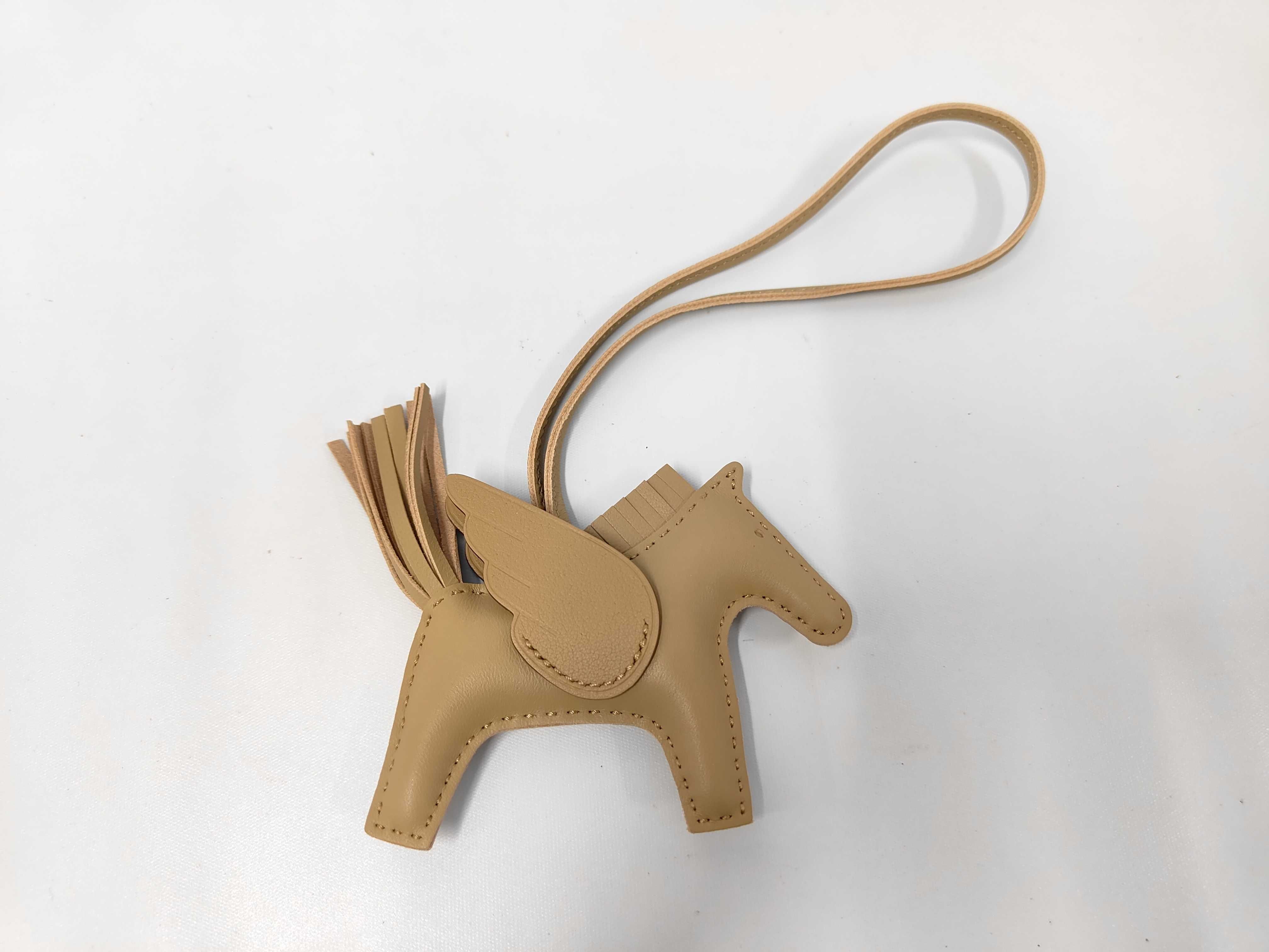 Pegasus W Charm — view 2