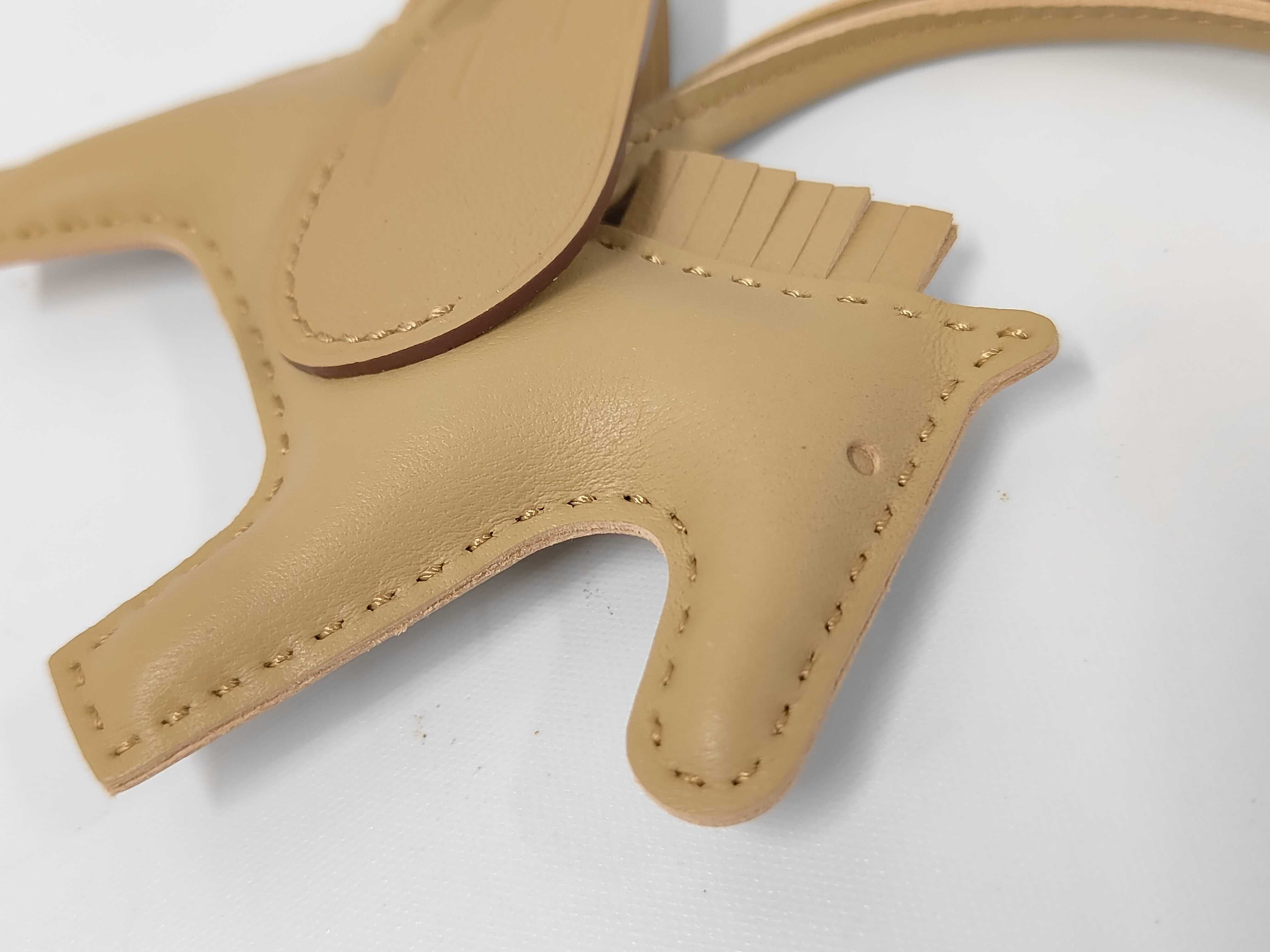 Pegasus W Charm — view 4