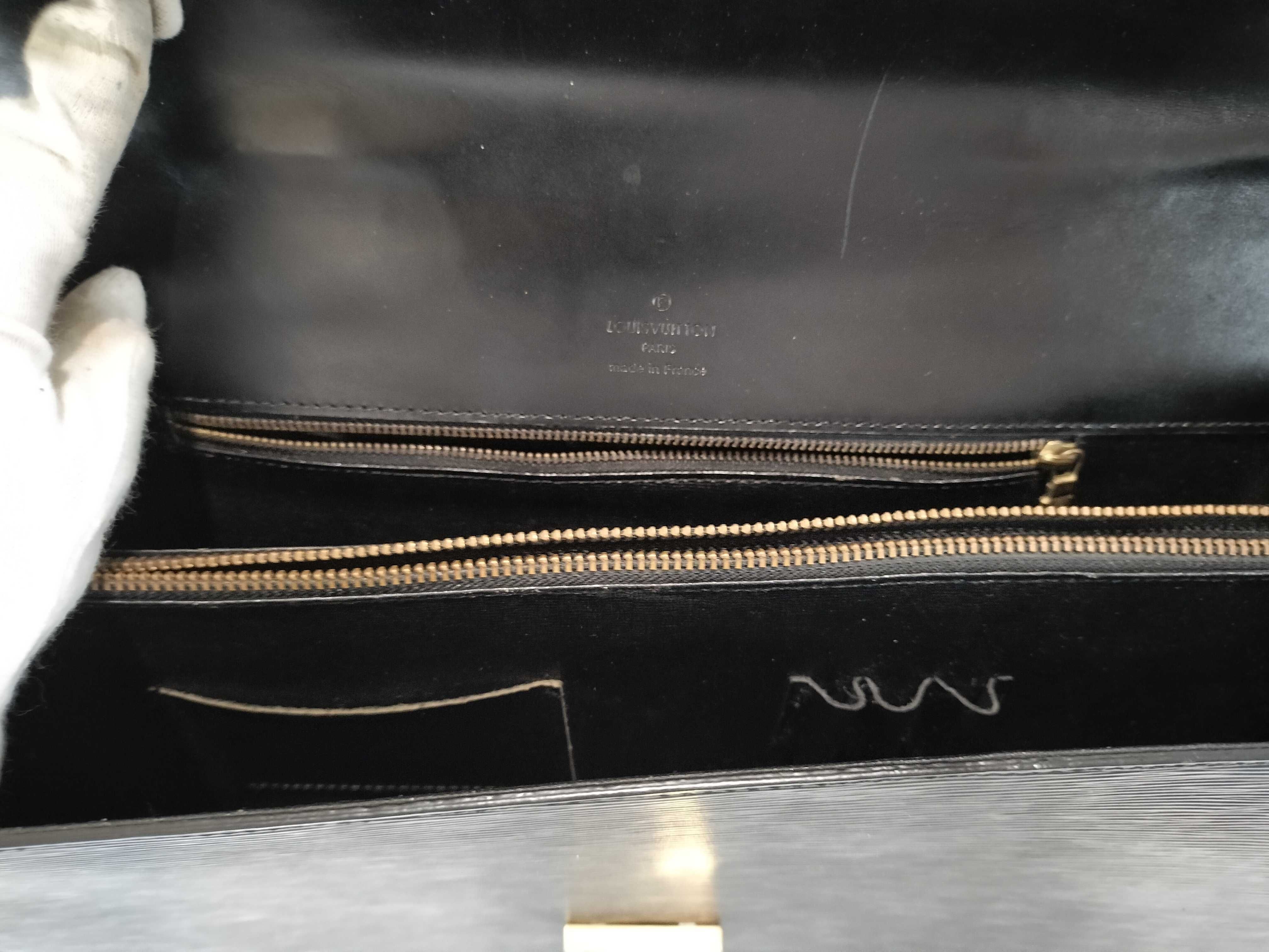 Epi Leather Port Document Bandoulière (Missing Band) Business Bag — view 11