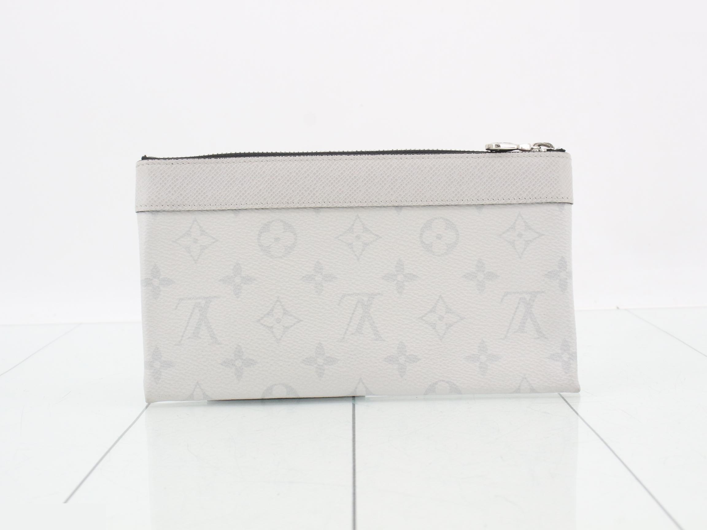 pouch — view 2