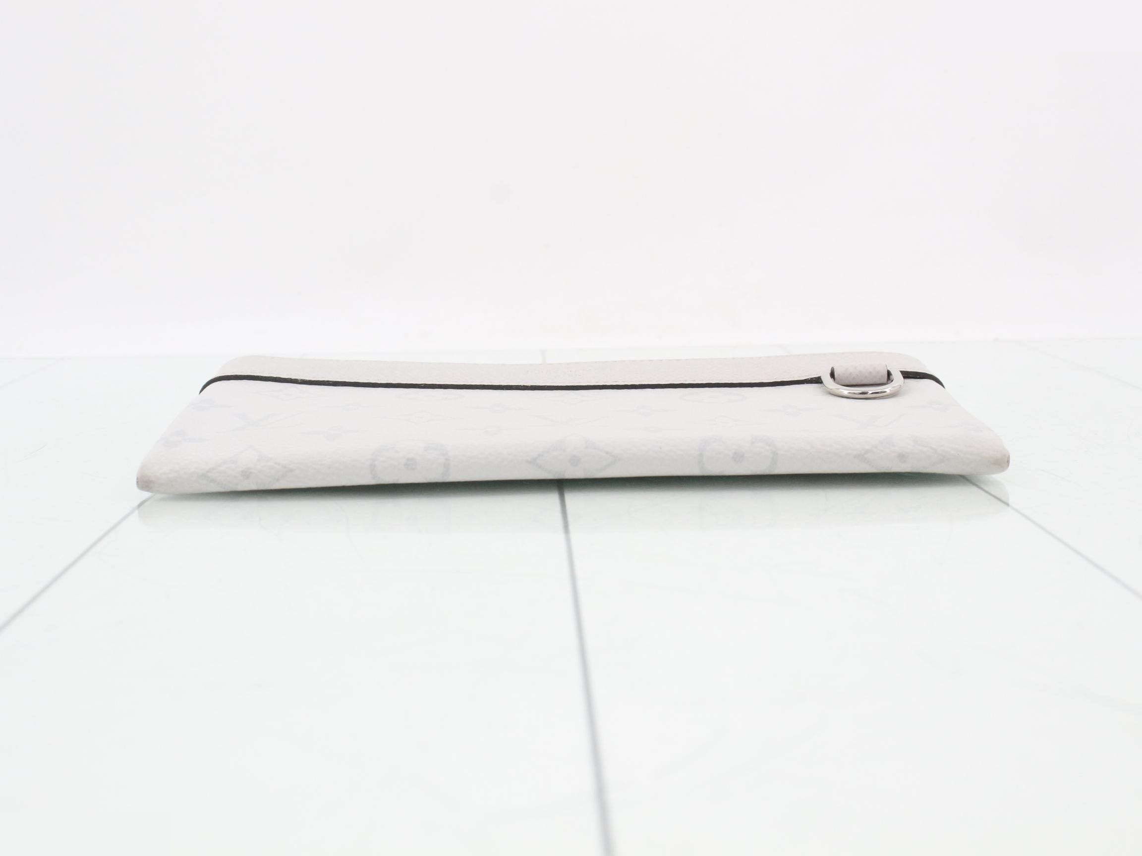 pouch — view 3