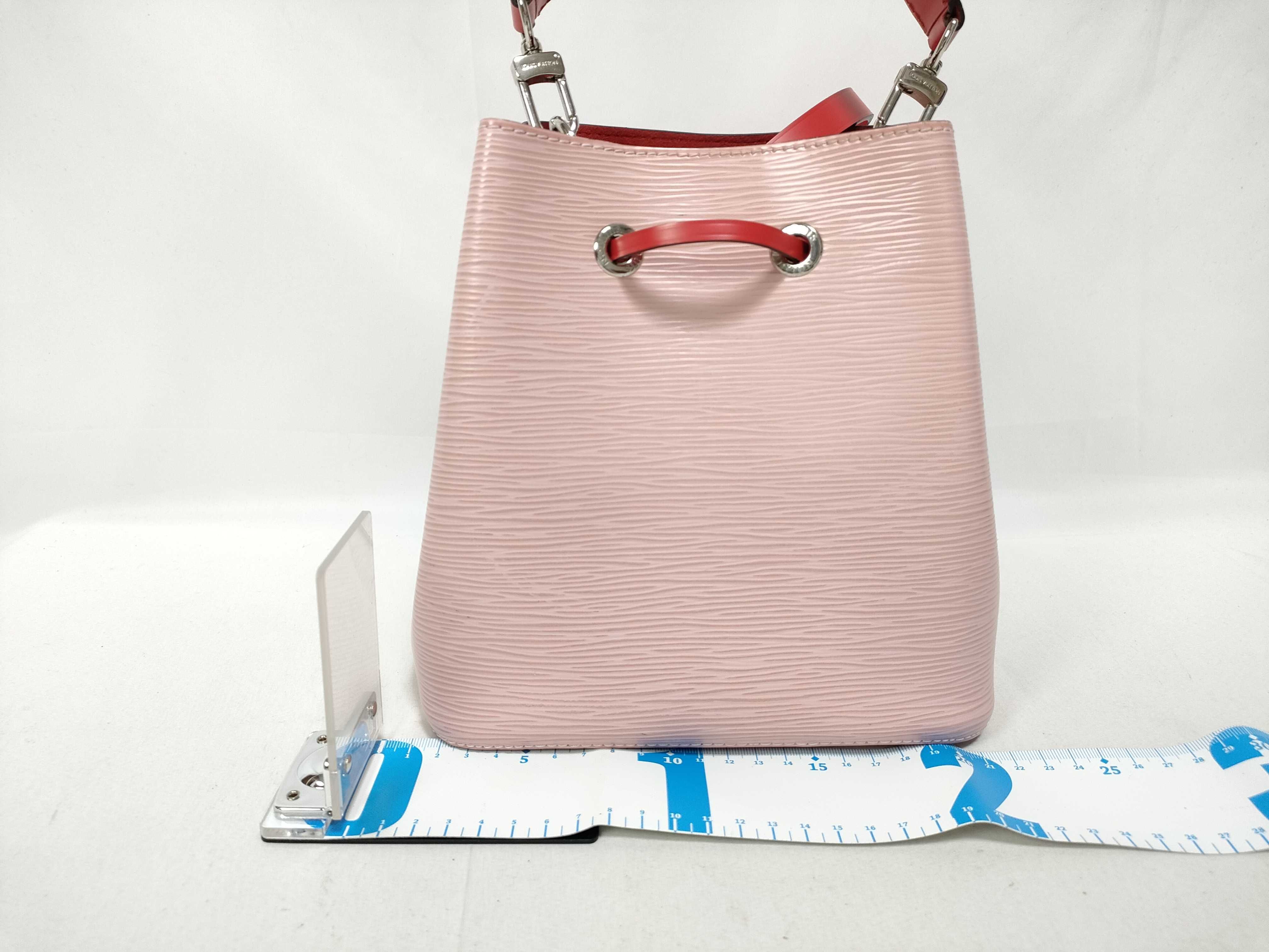 Epi Leather NeoNoe BB Rose Ballerine M54370 Shoulder Bag — view 2