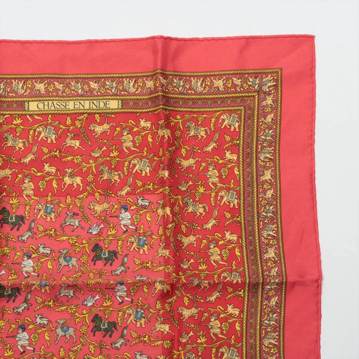 Carre 45 CHASSE EN INDE Indian Hunting Scarf Silk Red Thread Fuzzing — view 3