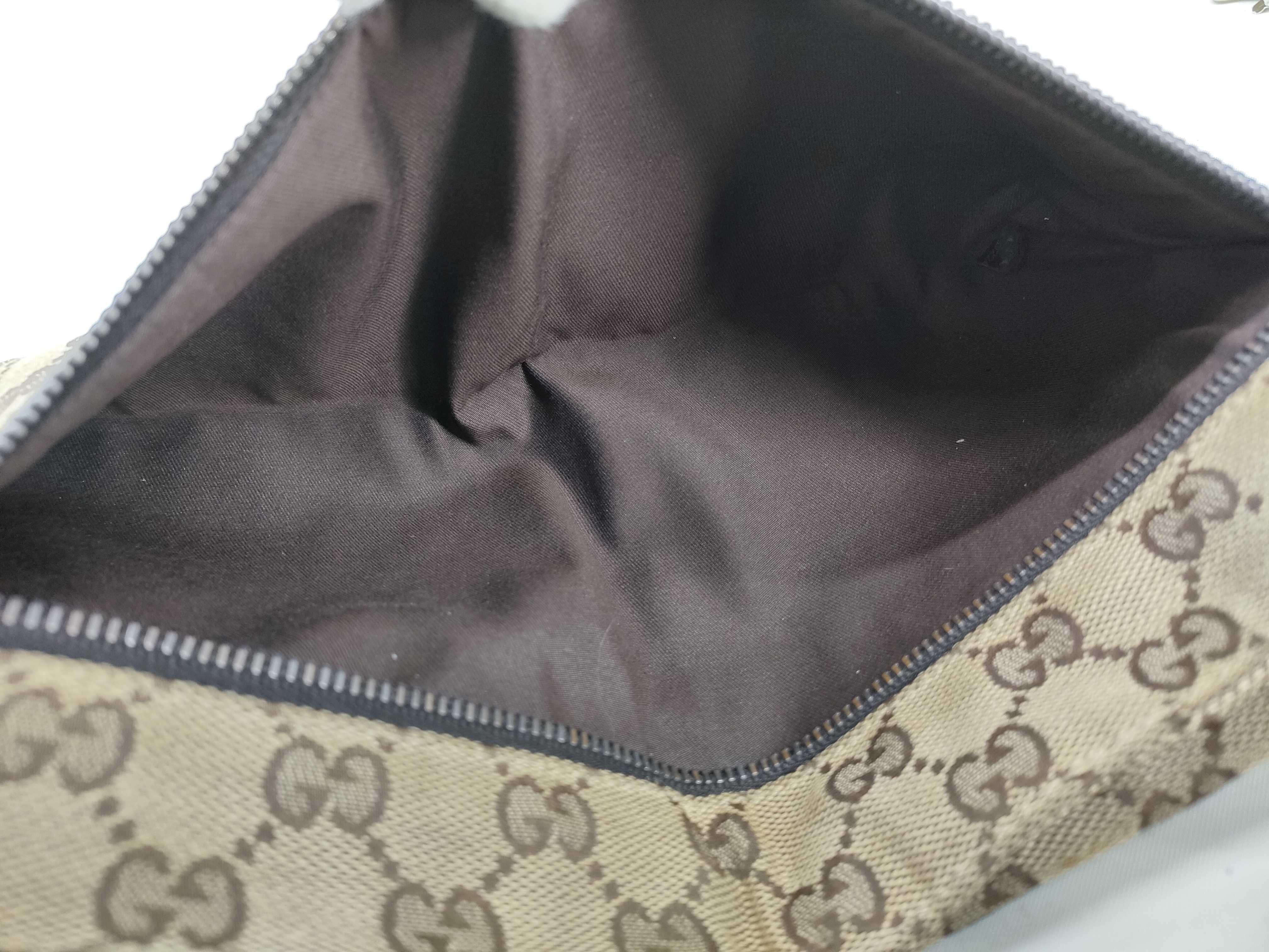 GG Canvas Body Bag — view 9