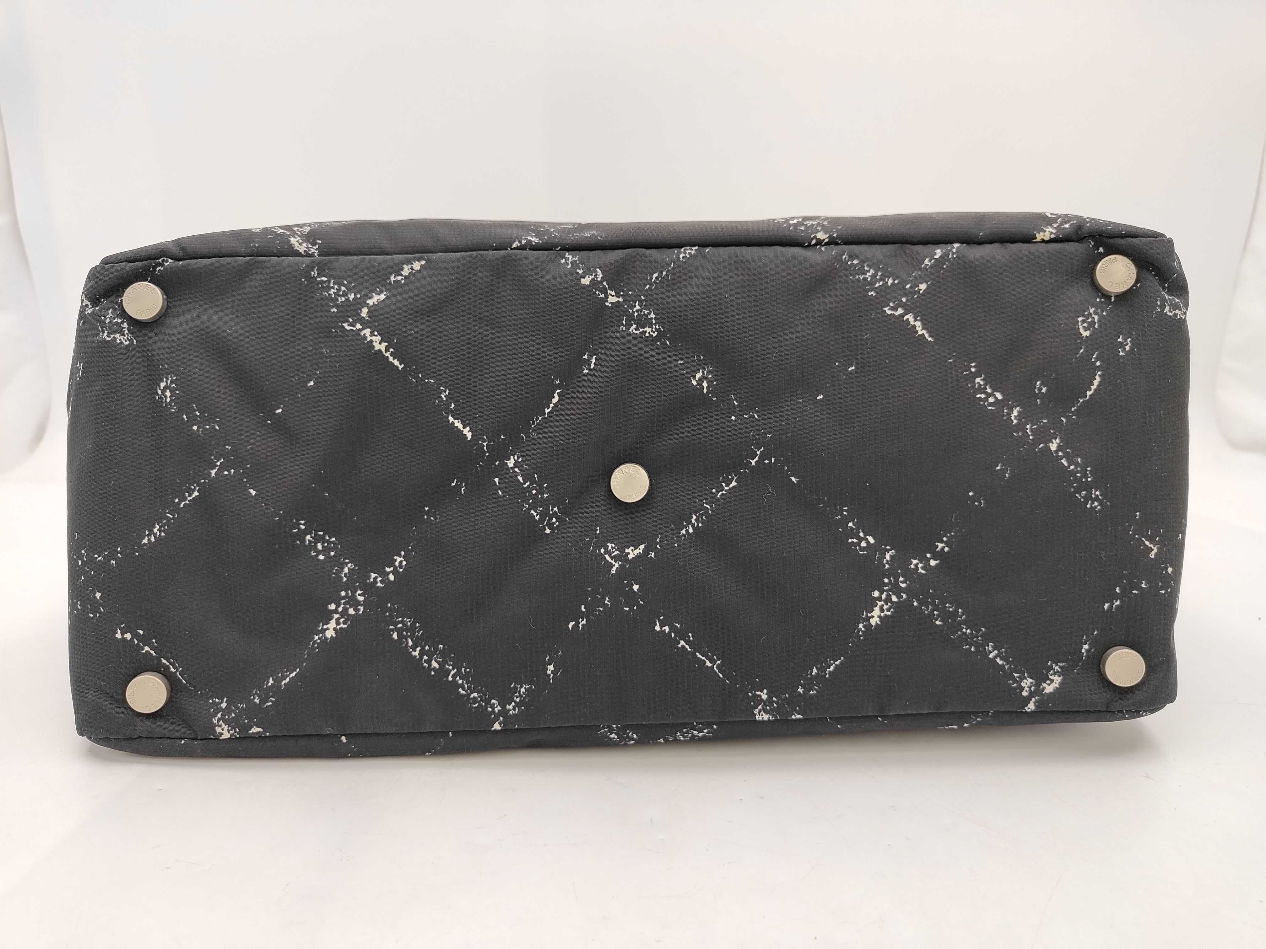 (Chanel) Old Travel Line Nylon Tote Bag with Silver Hardware, Serial Number 5-series, with Accessories, Item Number 5559374 — view 6