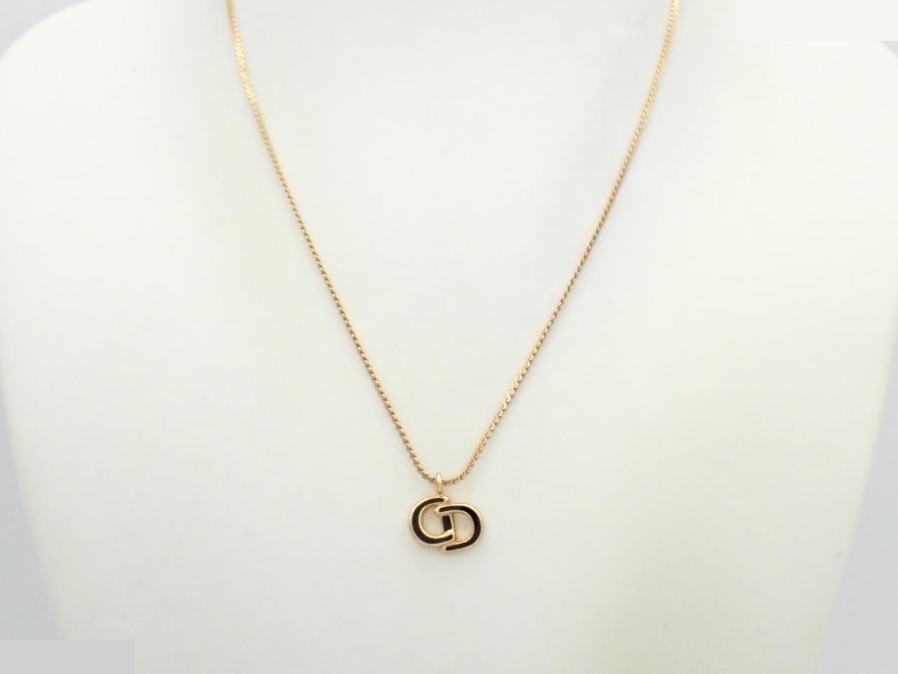 necklace — view 3