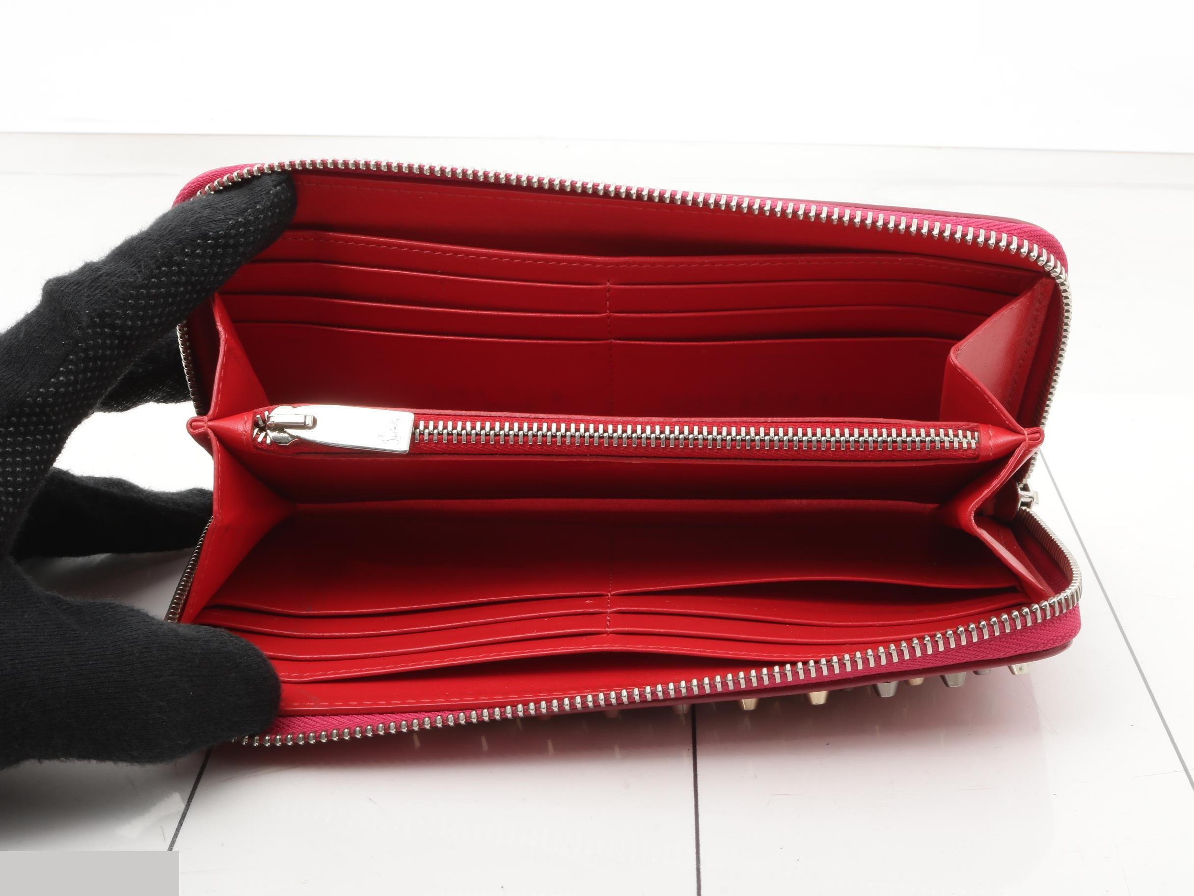 Other lines: Bags and Wallets — view 4