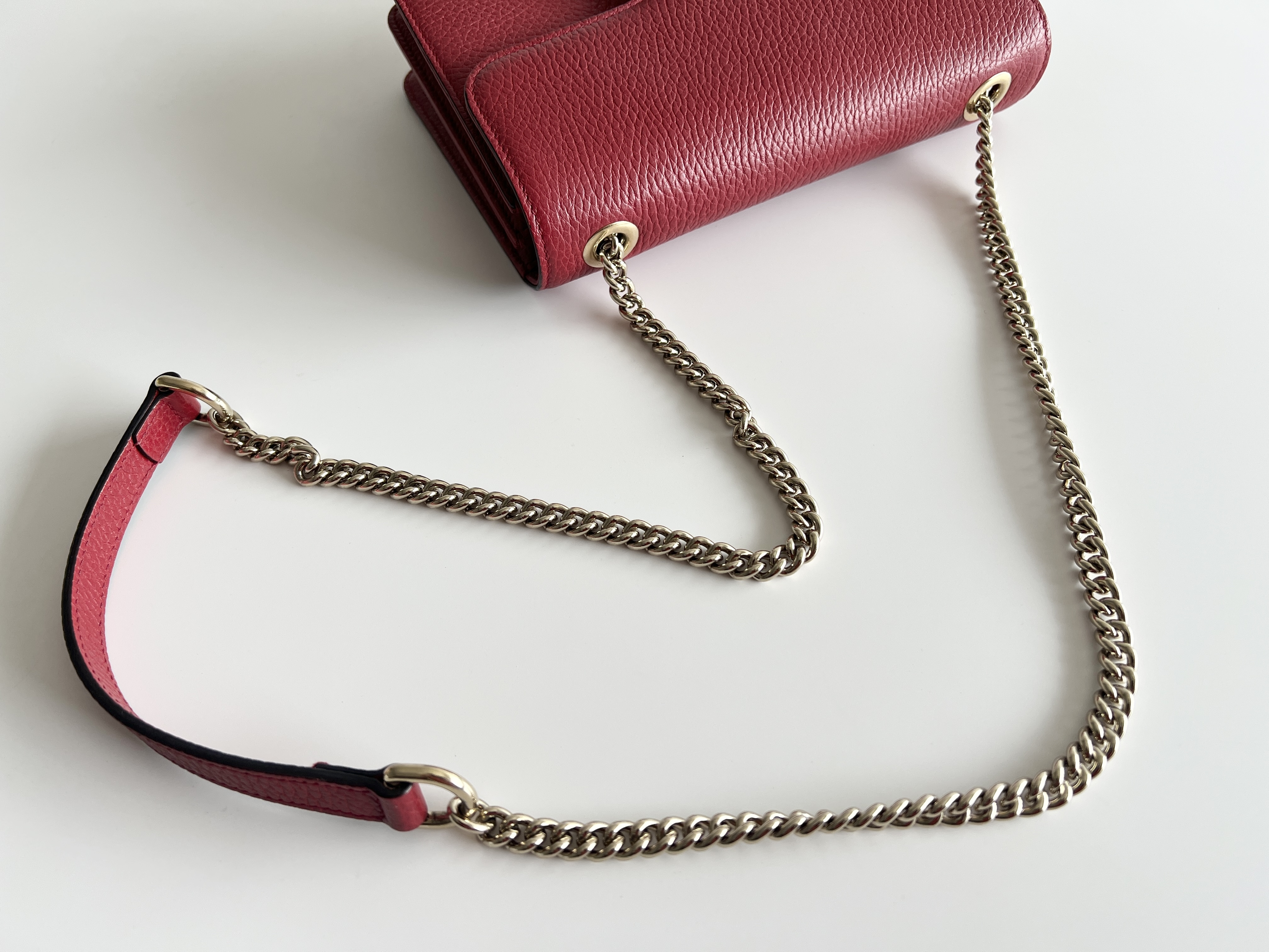 Interlocking GG Logo Leather Chain Shoulder Bag One-Shoulder Bag — view 3