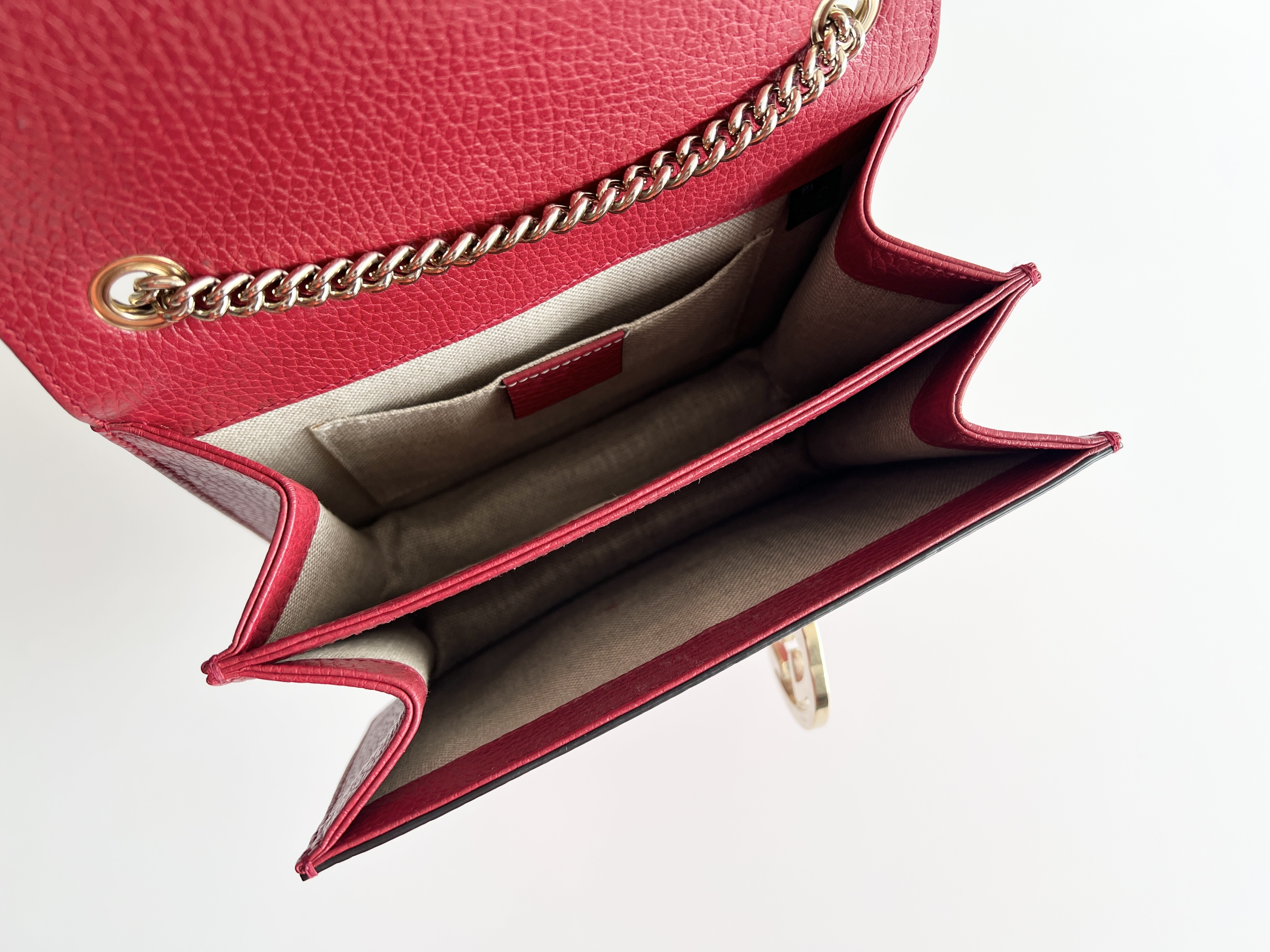 Interlocking GG Logo Leather Chain Shoulder Bag One-Shoulder Bag — view 4