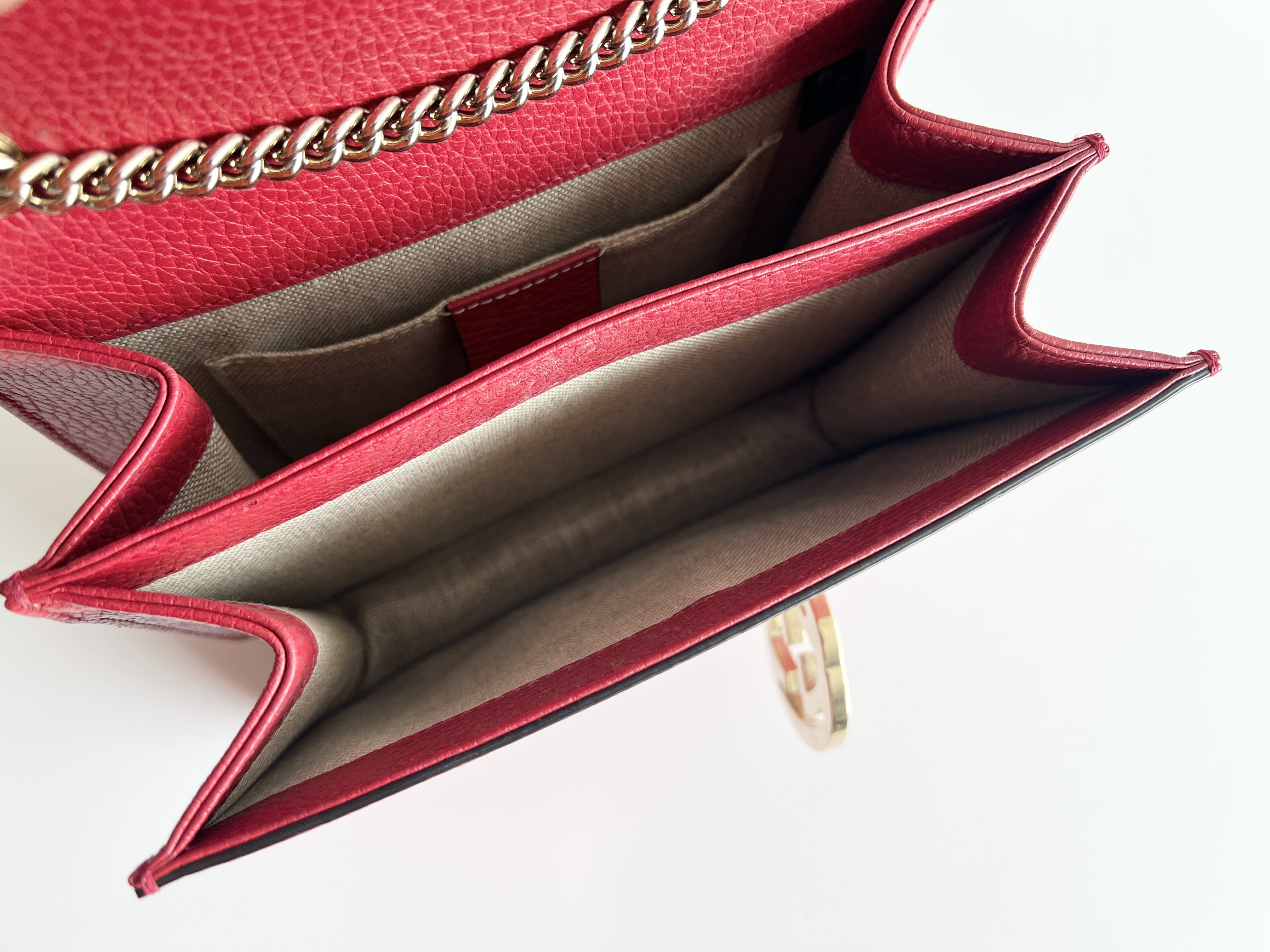 Interlocking GG Logo Leather Chain Shoulder Bag One-Shoulder Bag — view 9
