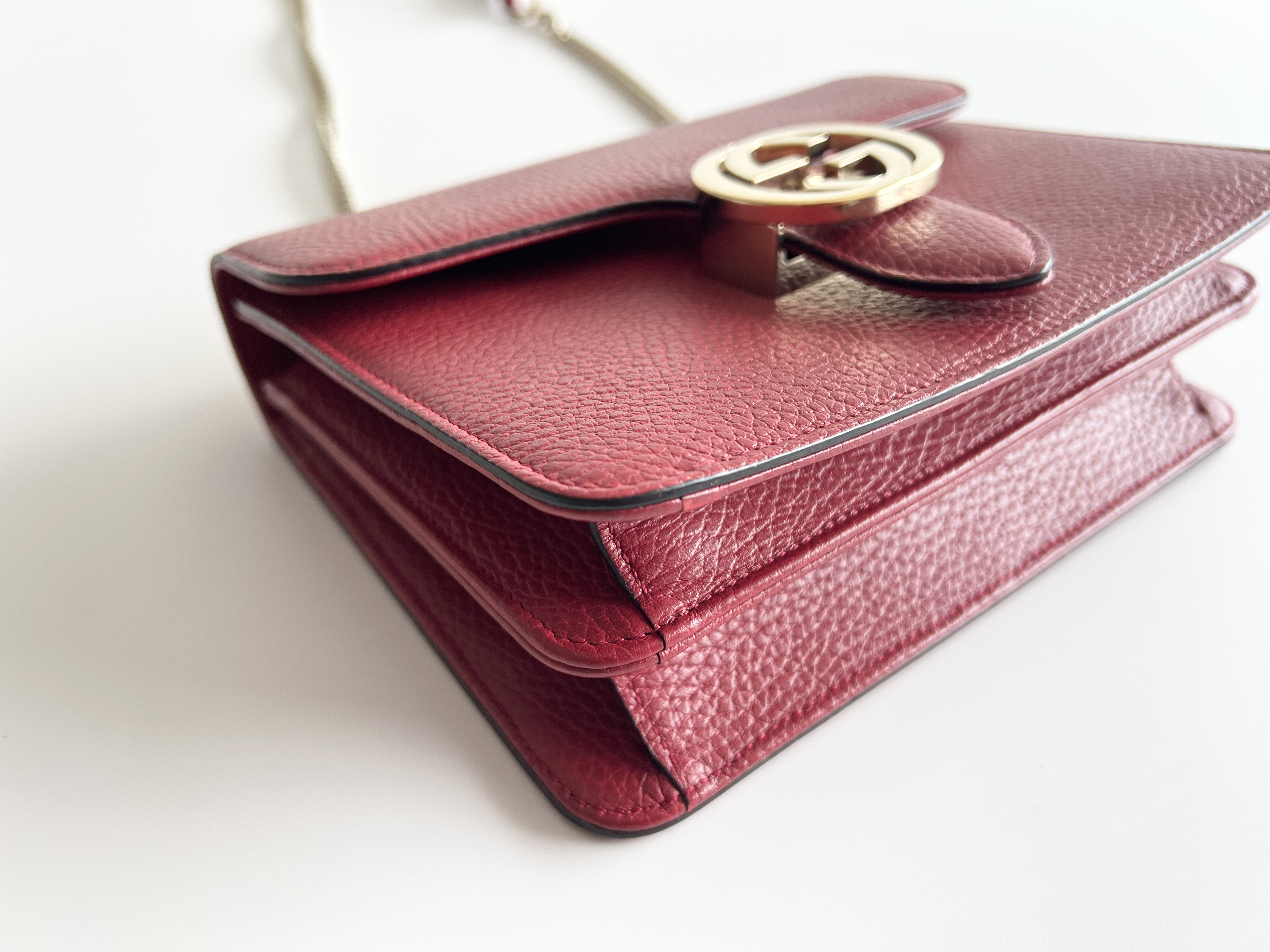 Interlocking GG Logo Leather Chain Shoulder Bag One-Shoulder Bag — view 10